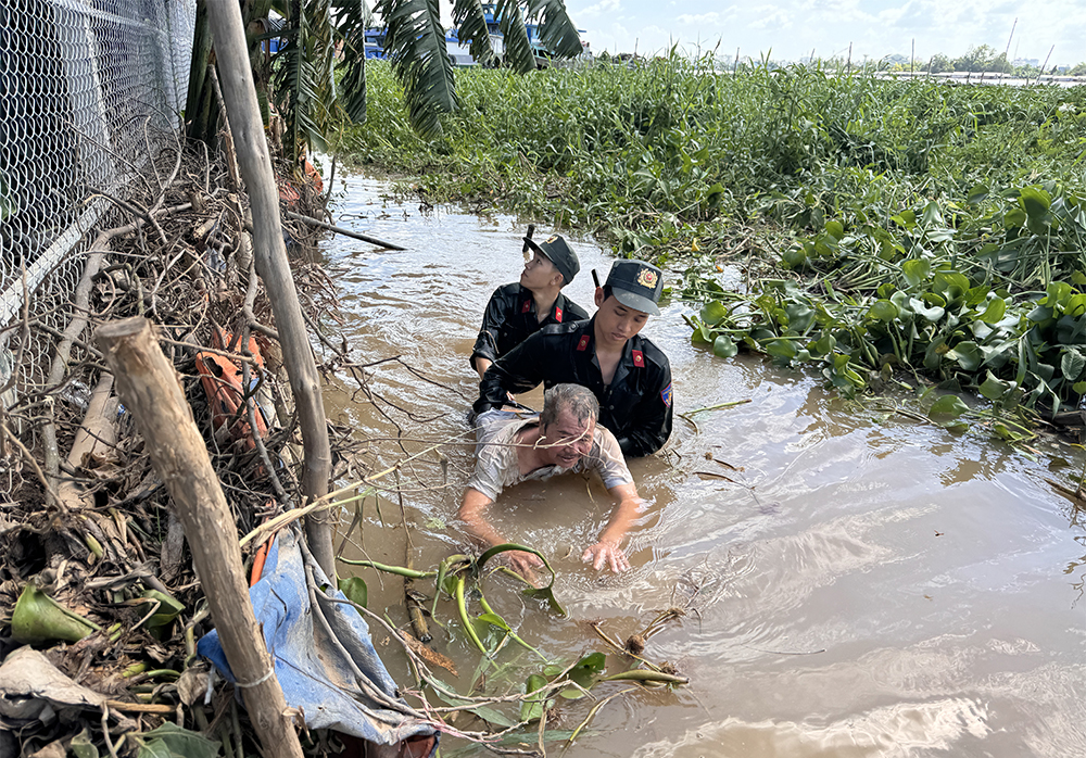 Công an An Giang triệt phá sòng bạc quy mô lớn, bắt 36 đối tượng- Ảnh 3.