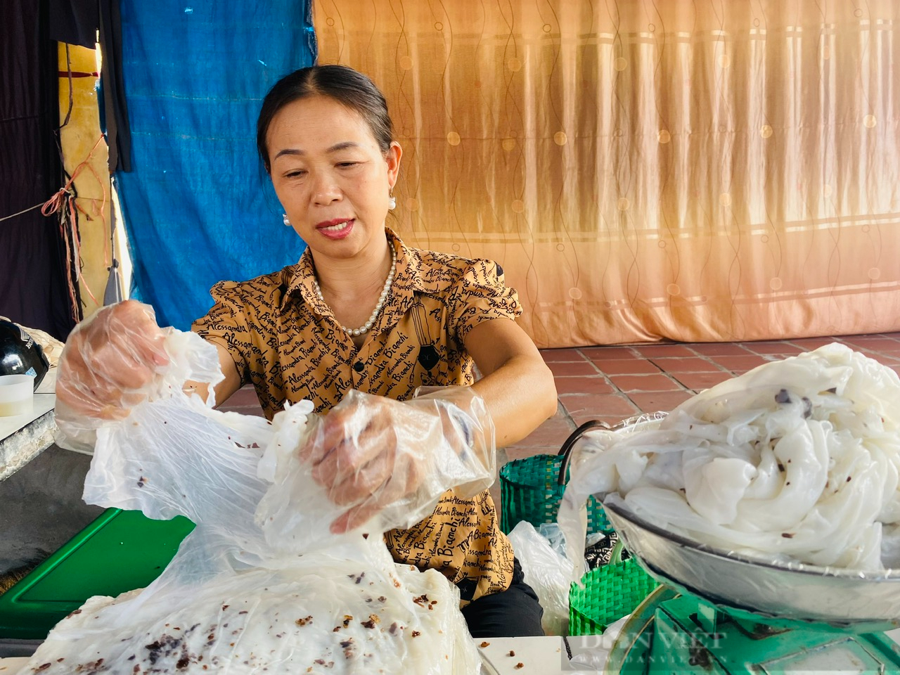 Đem 50.000 đồng đi ăn sáng ở chợ quê Thái Bình, ăn no căng bụng mà vẫn dư tiền mang về - Ảnh 6.