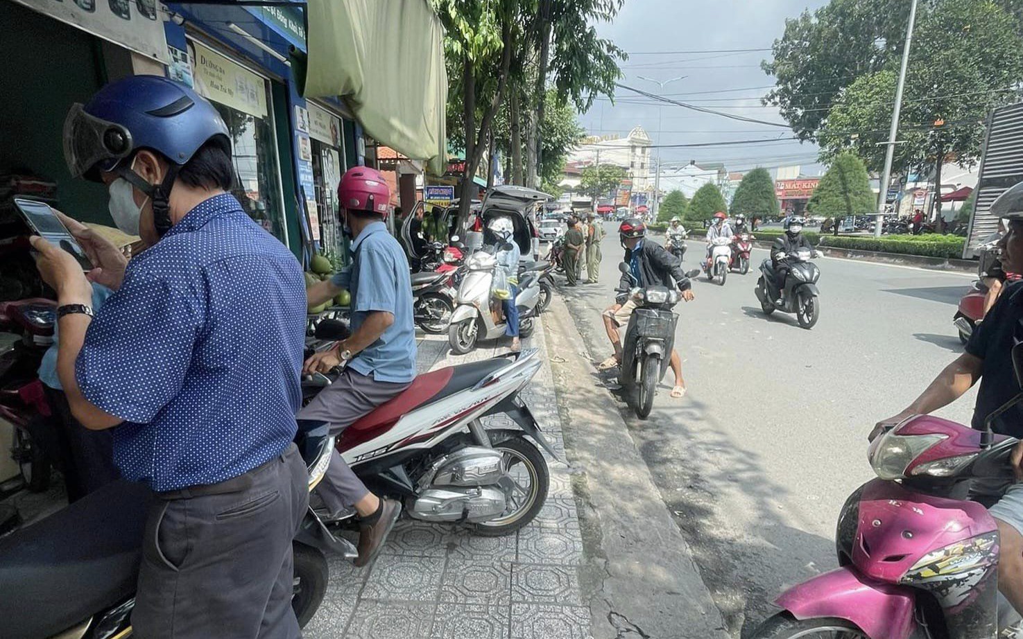 Bí mật bên trong căn biệt thự ven sông Đồng Nai chứa súng, đạn của băng tội phạm nguy hiểm - Ảnh 4.