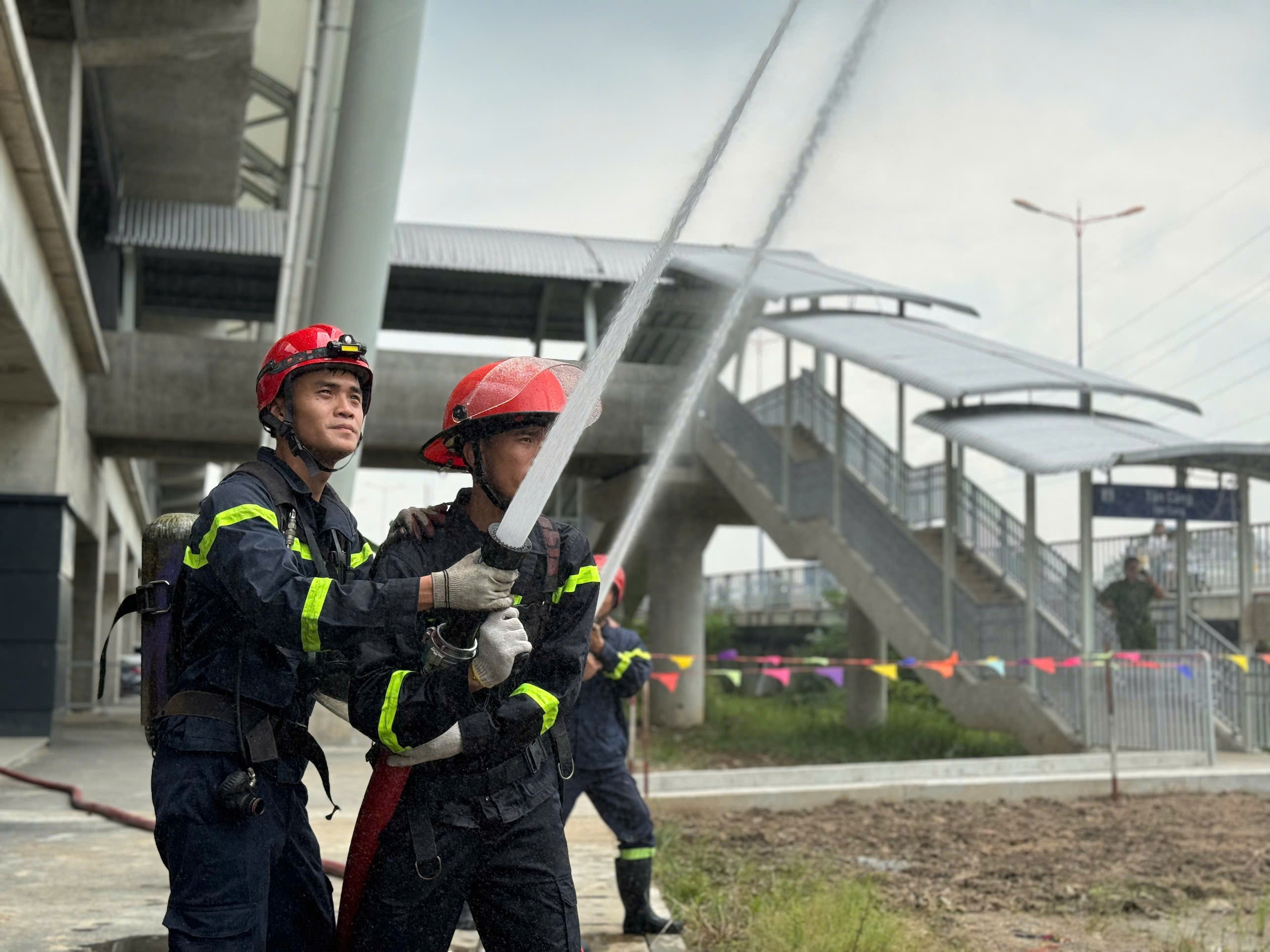 Hơn 1000 người tham gia diễn tập PCCC ở tuyến Metro số 1 Bến Thành-Suối Tiên - Ảnh 2.