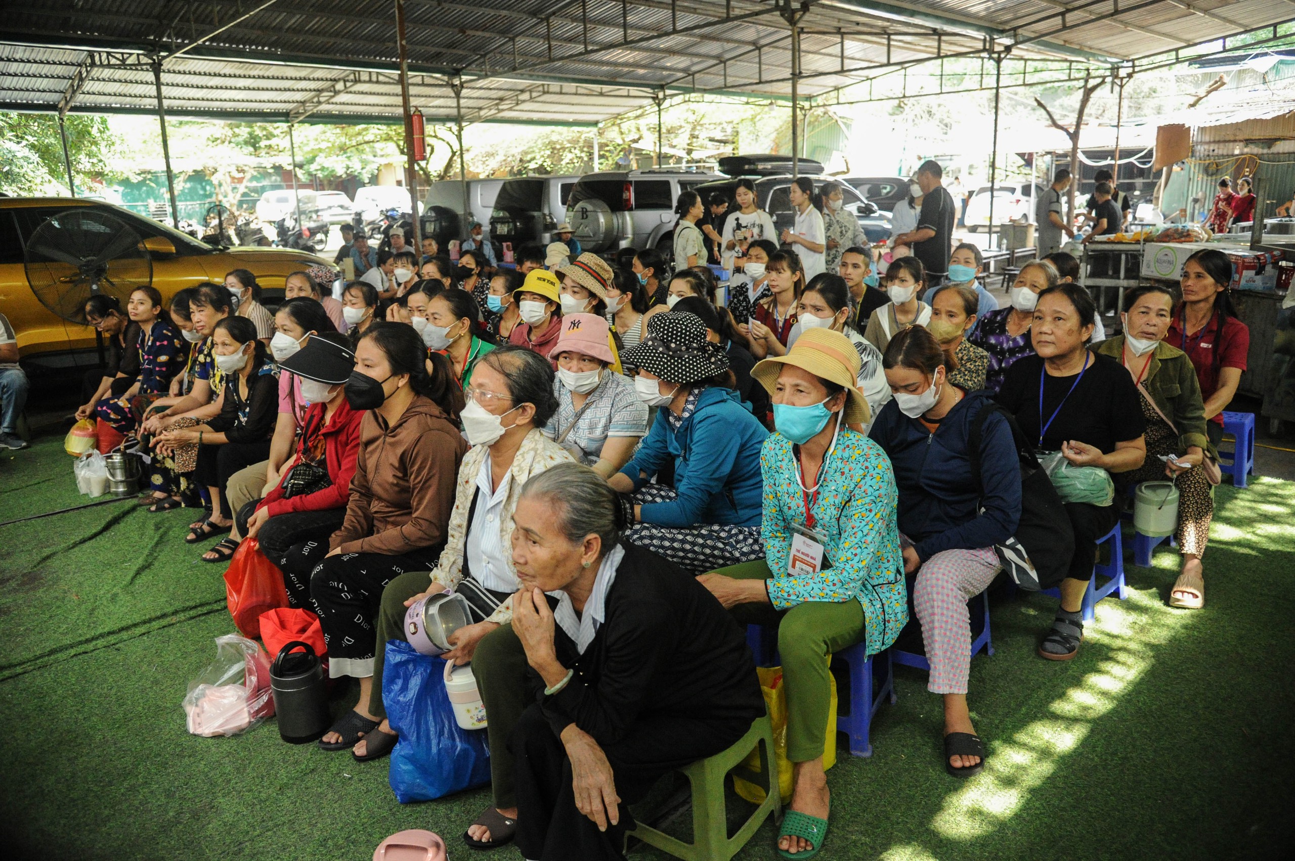 Bữa Cơm Yêu Thương số 77: Lần đầu tiên tôi được tặng hoa và được chúc mừng Ngày Phụ nữ Việt Nam- Ảnh 24.