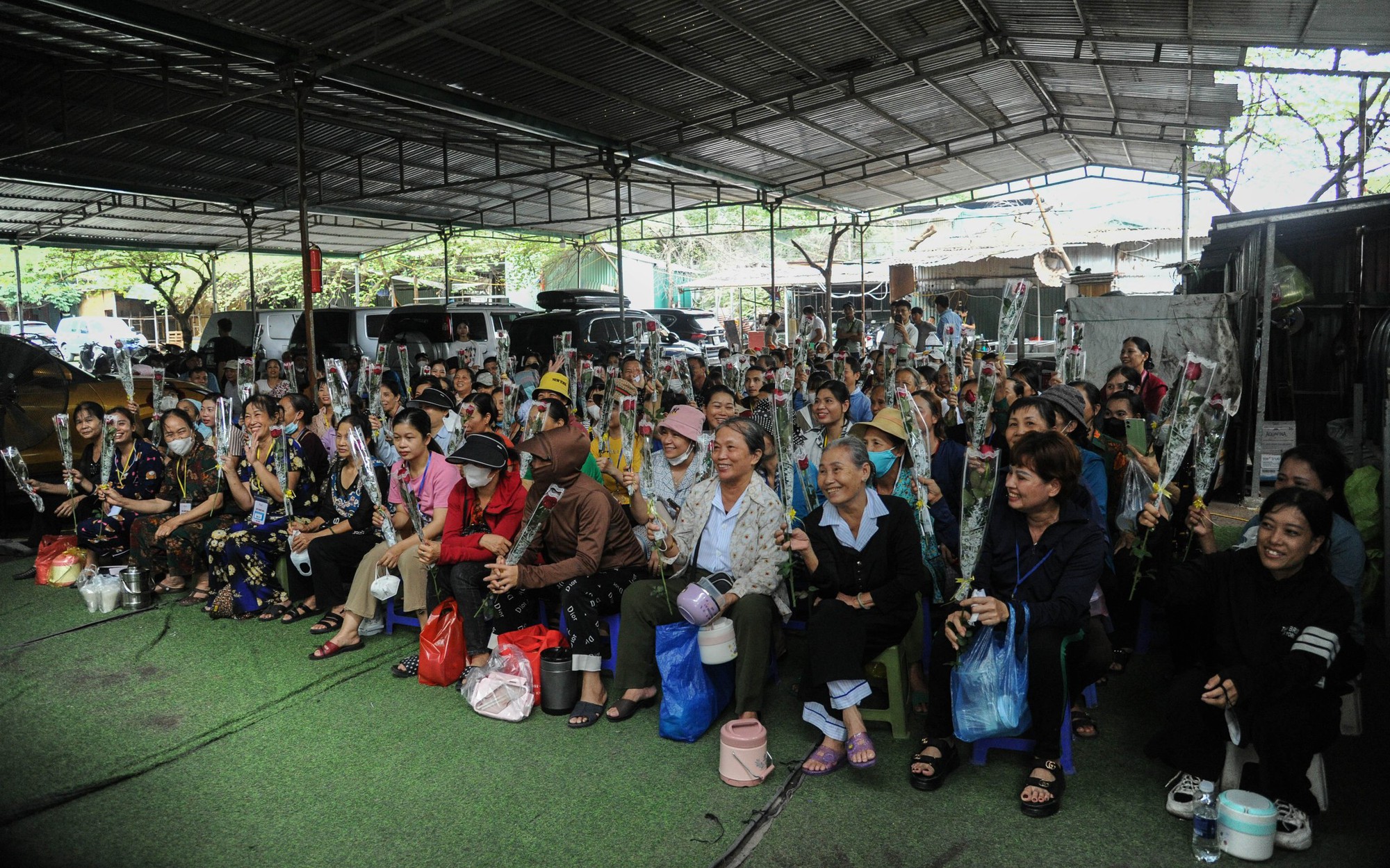 Standard Chartered Marathon Di sản Hà Nội 2024 đồng hành cùng "Bữa cơm yêu thương" NTNN/Dân Việt - Ảnh 3.