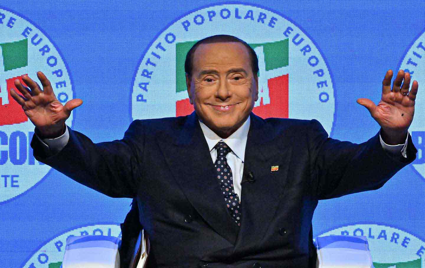 Silvio Berlusconi: Nổi tiếng với “Grande Milan”, tai tiếng bởi tiệc thác loạn “Bunga Bunga” - Ảnh 4.