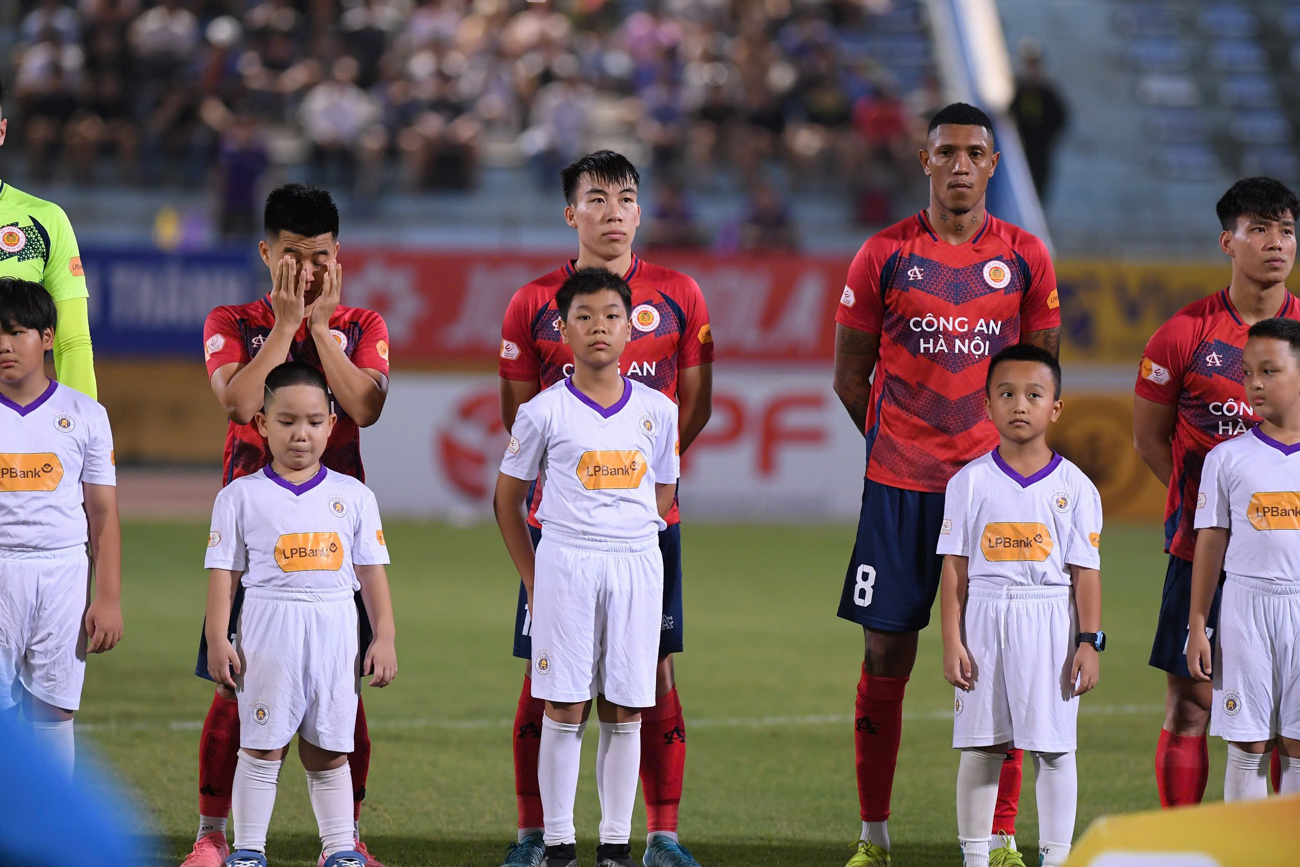 Striker Pham Tuan Hai scored in the 104th minute, Hanoi FC equalized CAHN Club - Photo 3.