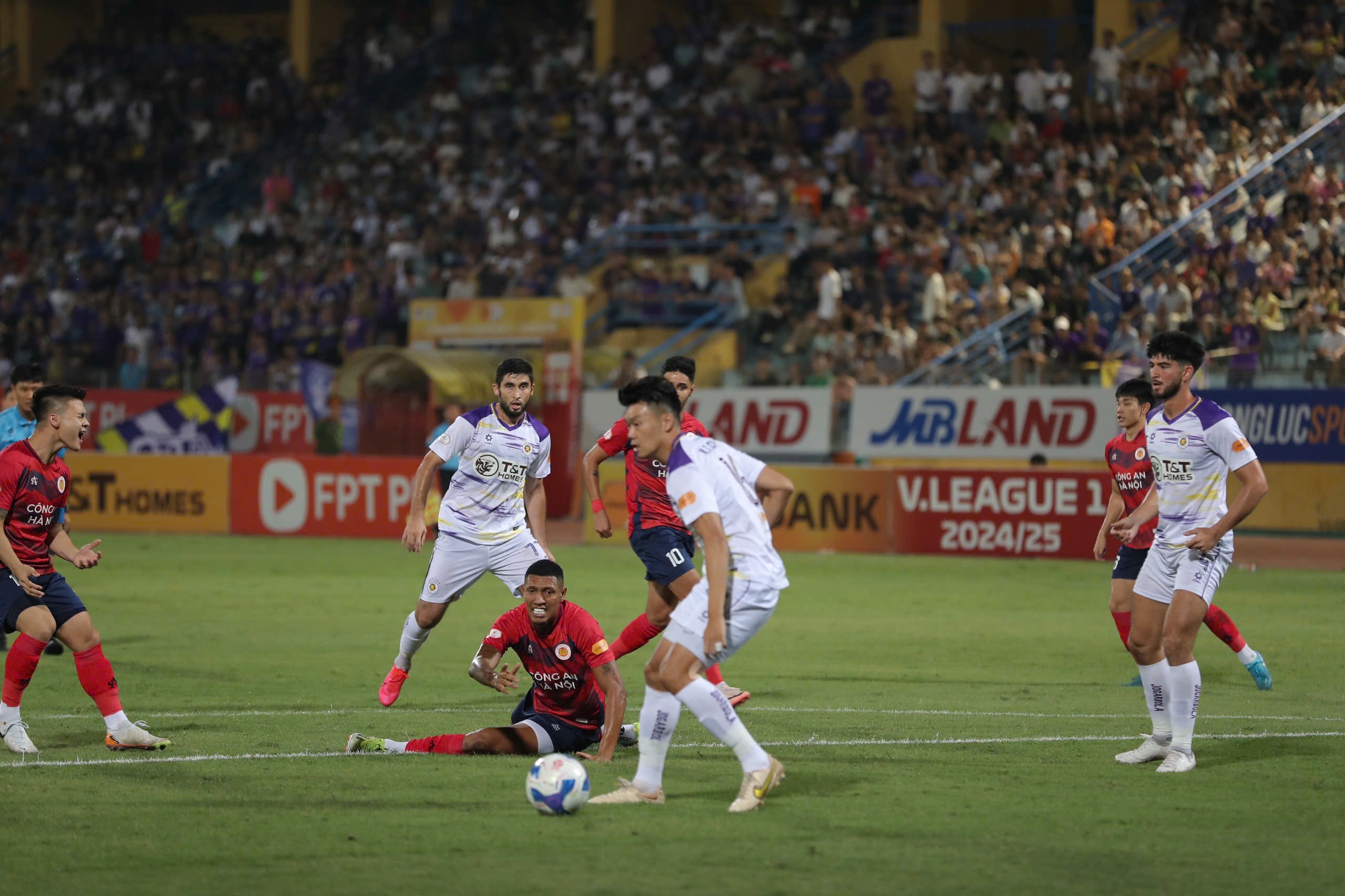 Striker Pham Tuan Hai scored in the 104th minute, Hanoi FC equalized CAHN Club - Photo 15.