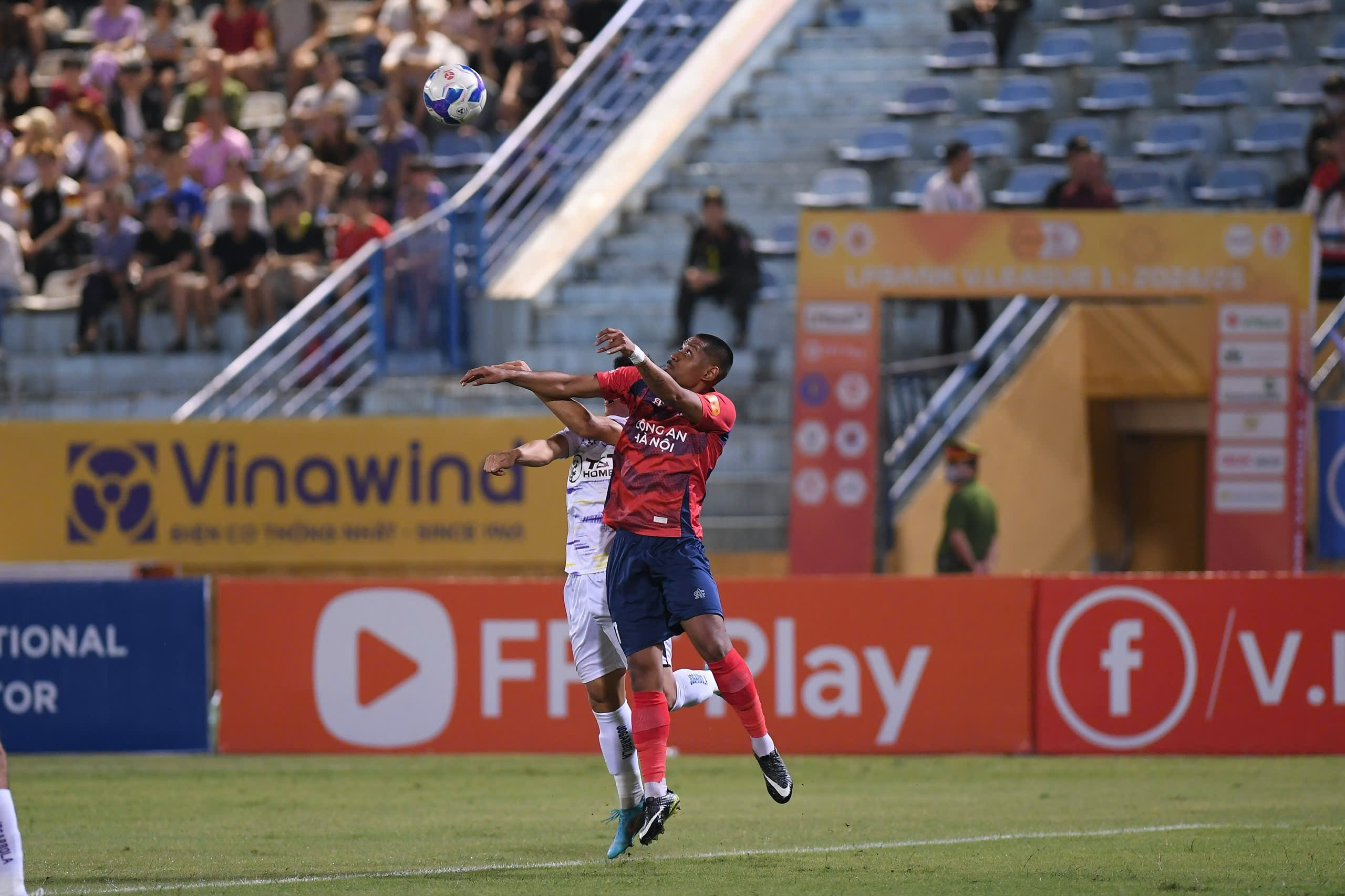 Striker Pham Tuan Hai scored in the 104th minute, Hanoi FC equalized CAHN Club - Photo 5.