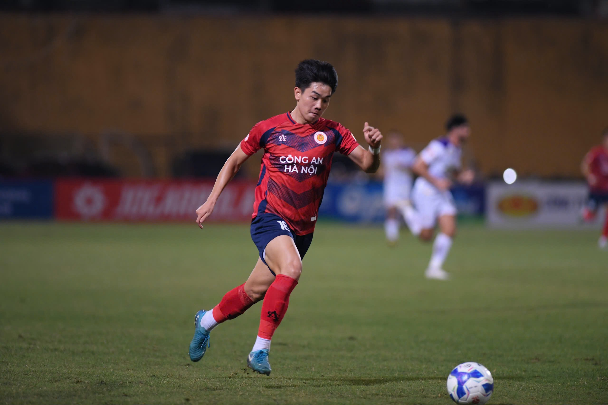 Striker Pham Tuan Hai scored in the 104th minute, Hanoi FC equalized CAHN Club - Photo 10.