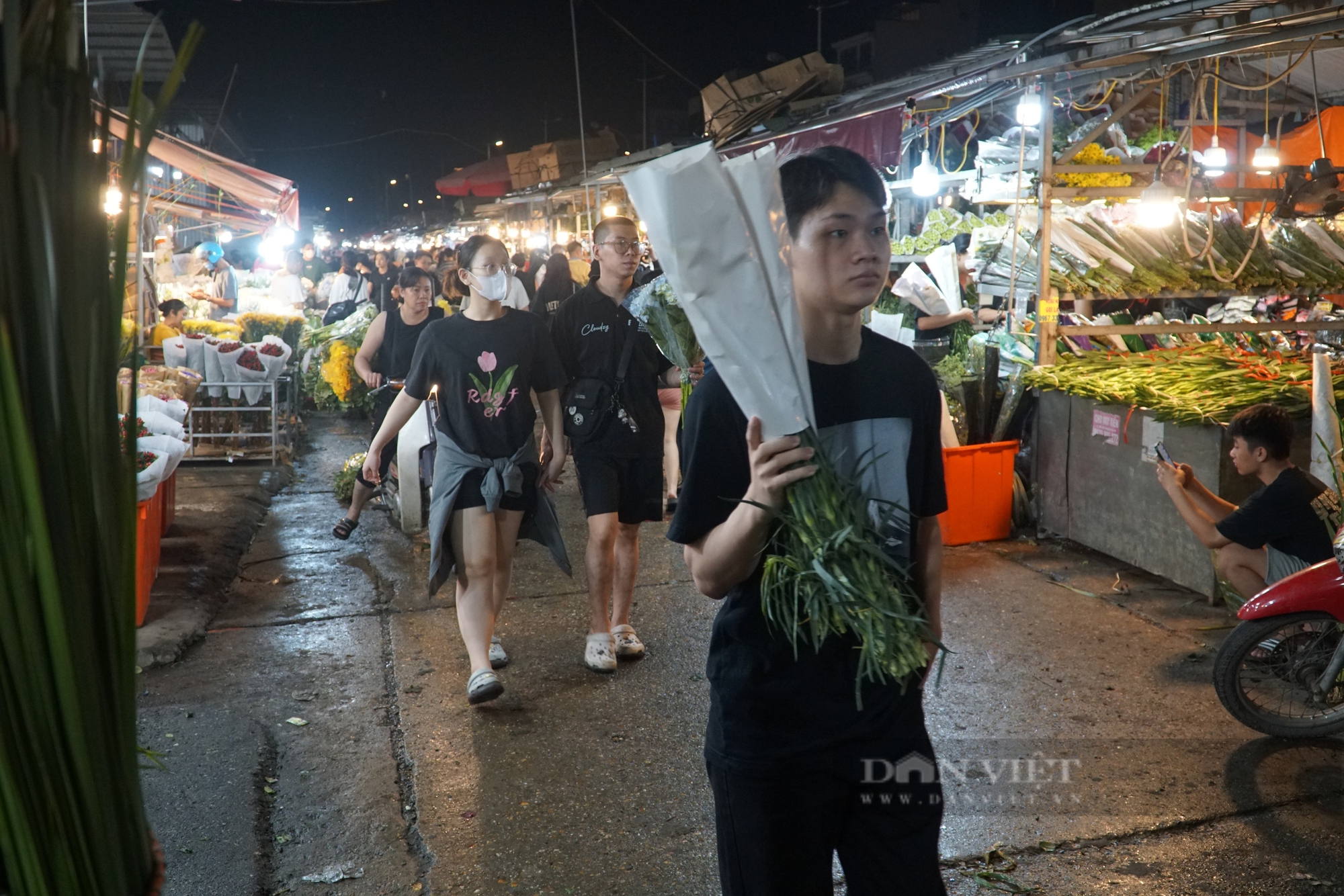 Thị trường hoa dịp 20/10: Loài hoa nào được săn đón nhất? - Ảnh 3.