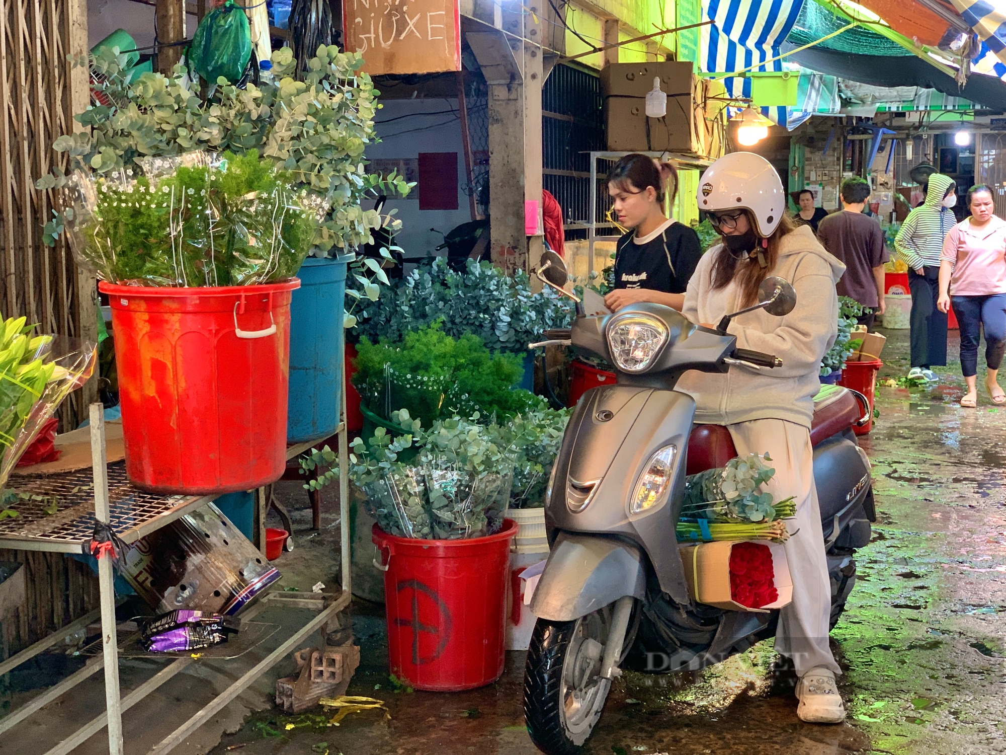 Tiểu thương chợ hoa hốt bạc nhờ bán loại sen trên cạn độc đáo dịp 20/10 - Ảnh 6.