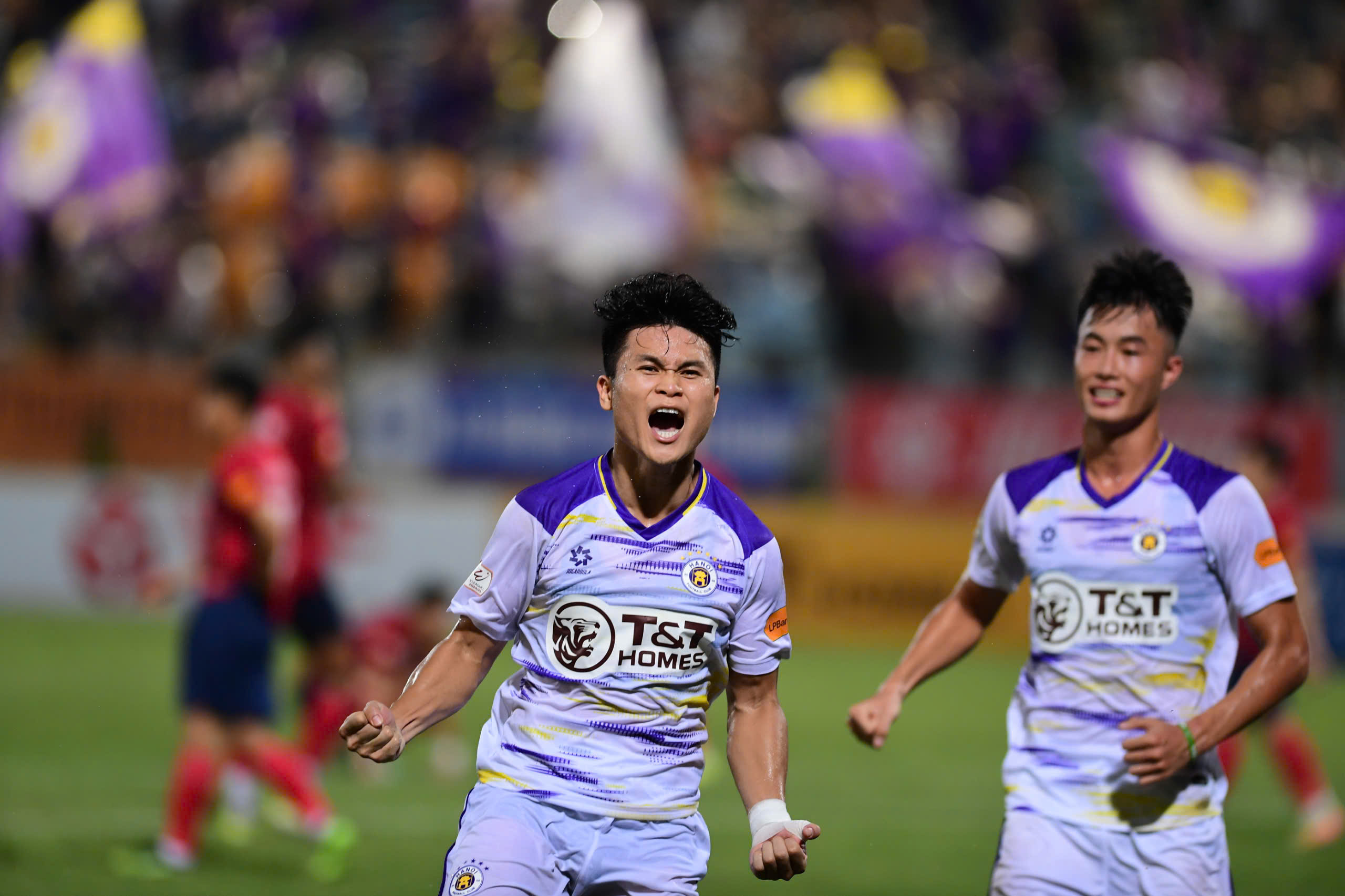 Striker Pham Tuan Hai scored in the 104th minute, Hanoi FC equalized CAHN Club - Photo 16.