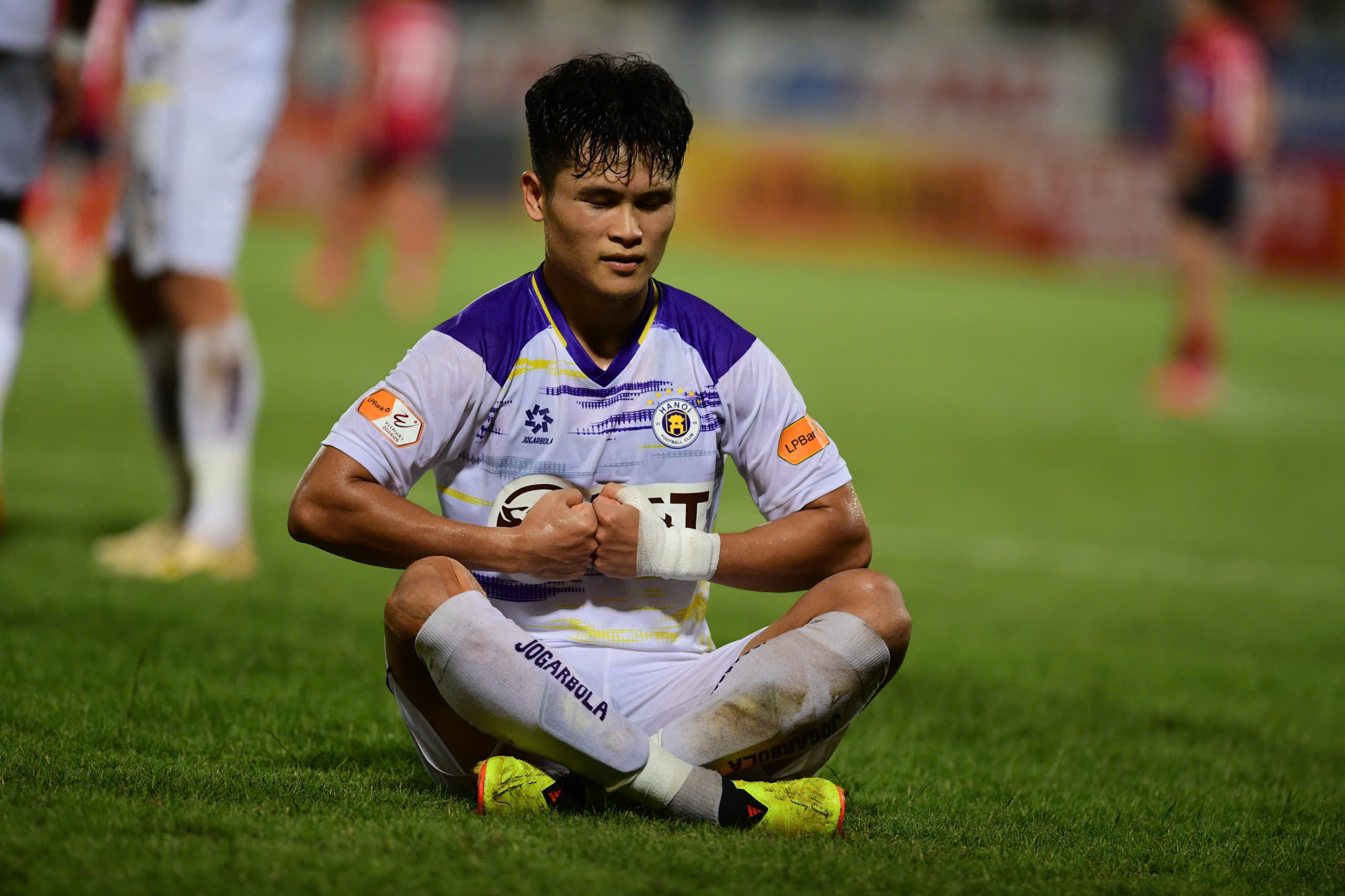 Striker Pham Tuan Hai scored in the 104th minute, Hanoi FC equalized CAHN Club - Photo 17.