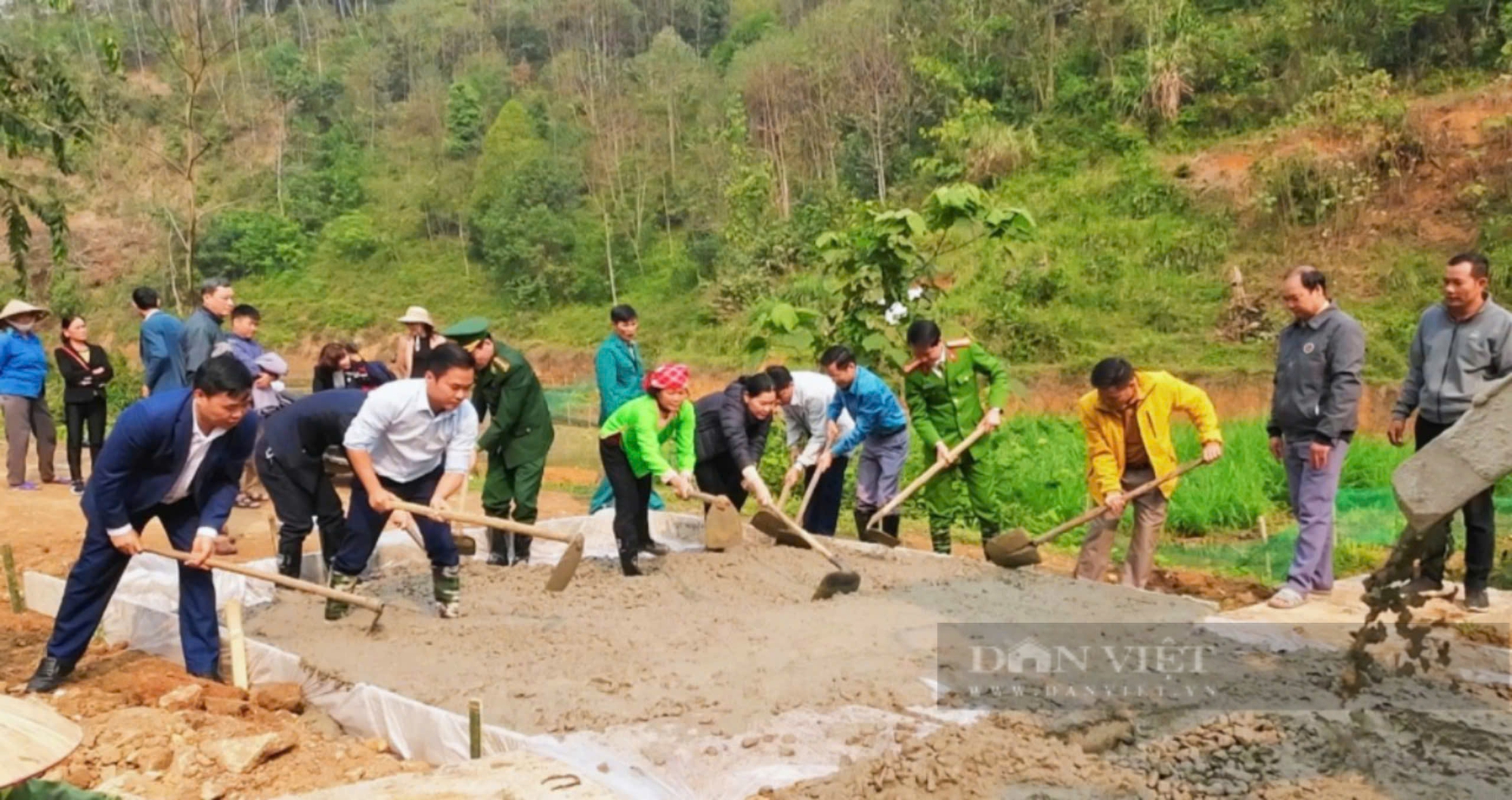 Nông dân góp đất, góp công, đồng lòng cùng chính quyền xây dựng nông thôn mới - Ảnh 10.