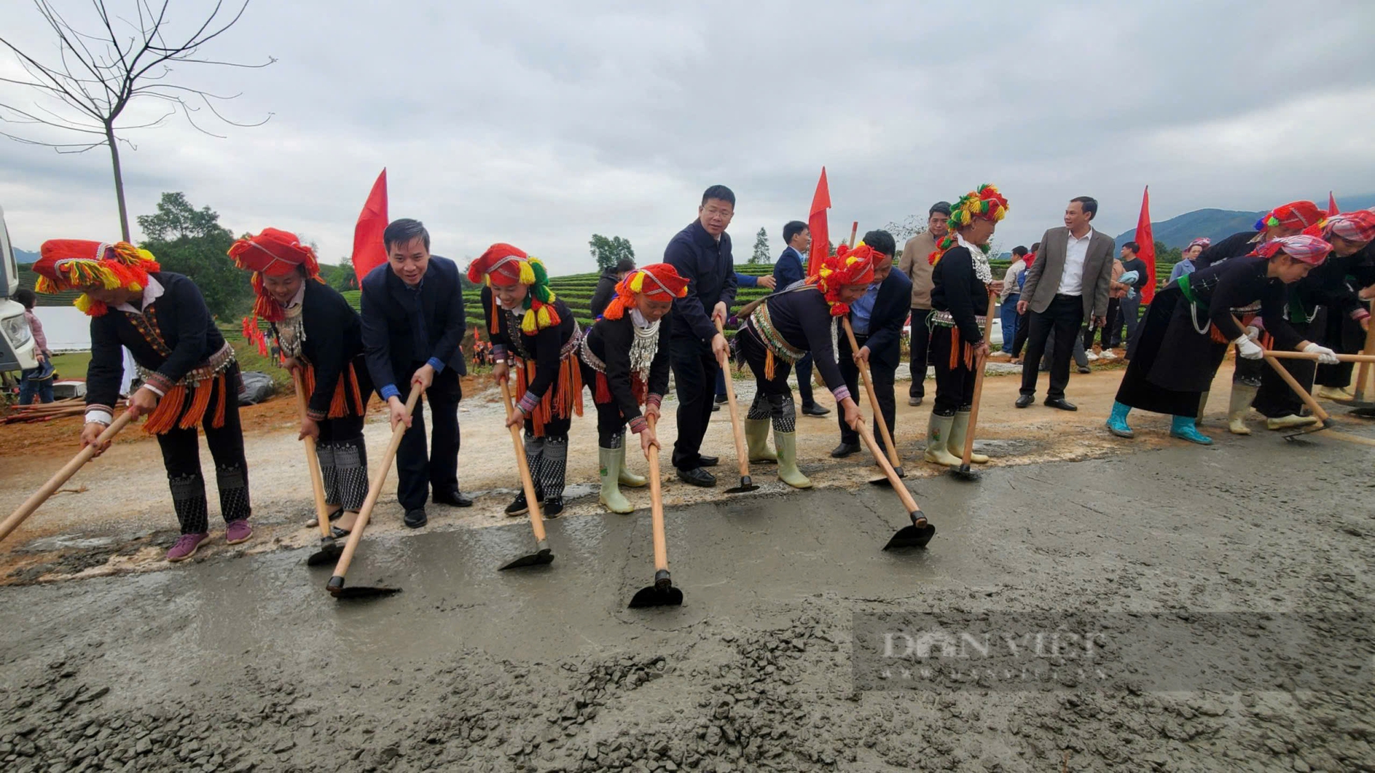 Nông dân góp đất, góp công, đồng lòng cùng chính quyền xây dựng nông thôn mới - Ảnh 9.