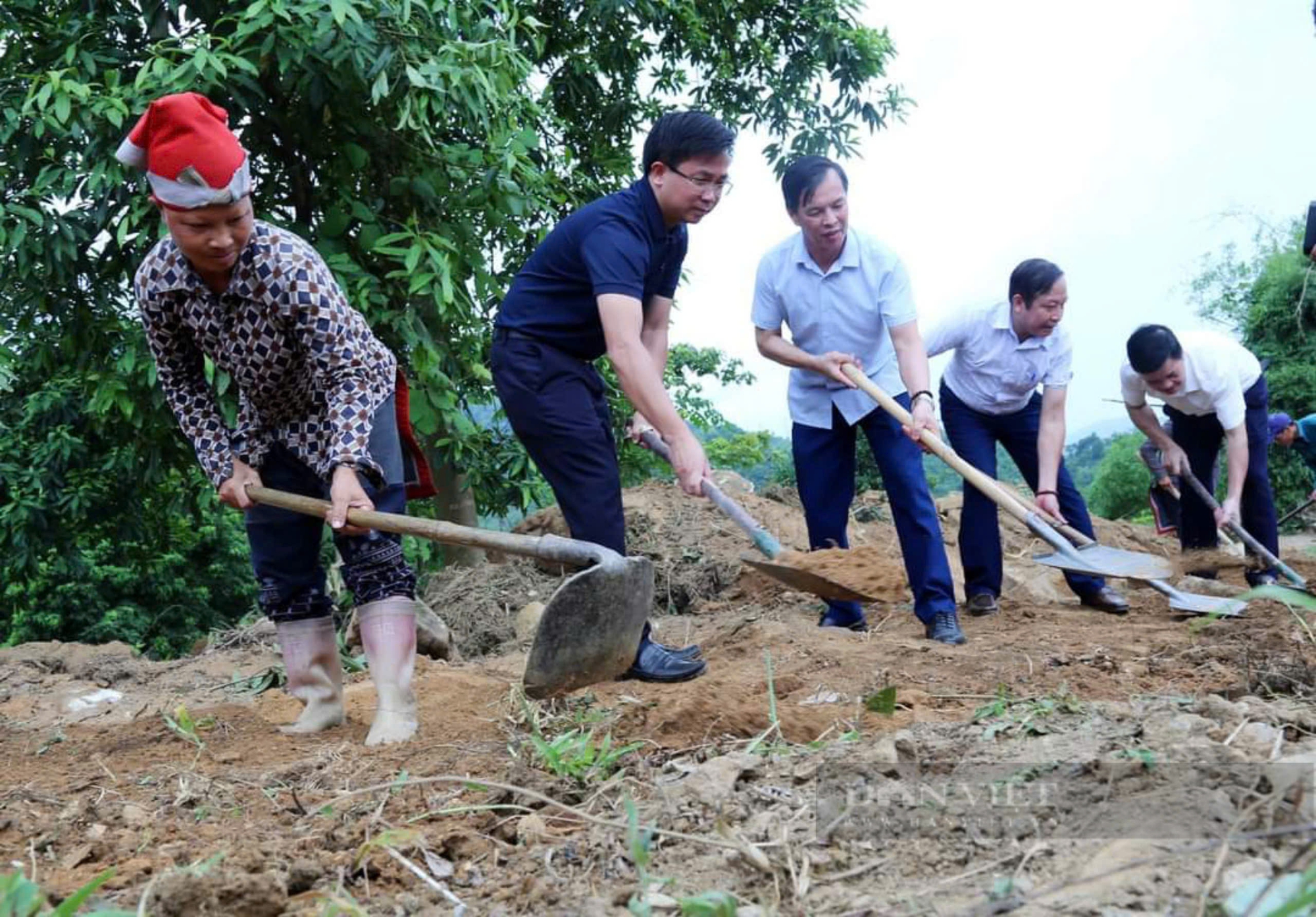 Nông dân góp đất, góp công, đồng lòng cùng chính quyền xây dựng nông thôn mới - Ảnh 19.