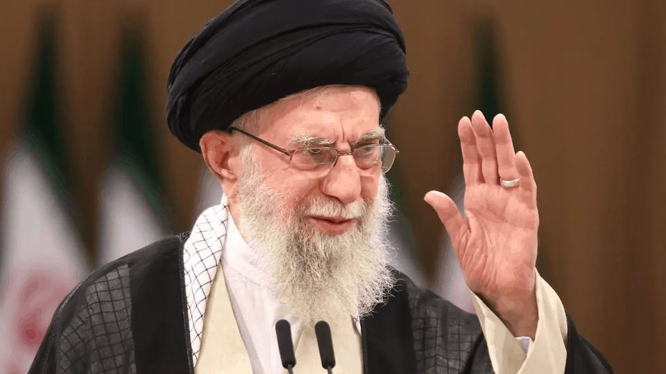 Bí mật cuộc đời và quyền lực tối thượng của Đại giáo chủ Iran Ayatollah Ali Khamenei  - Ảnh 1.