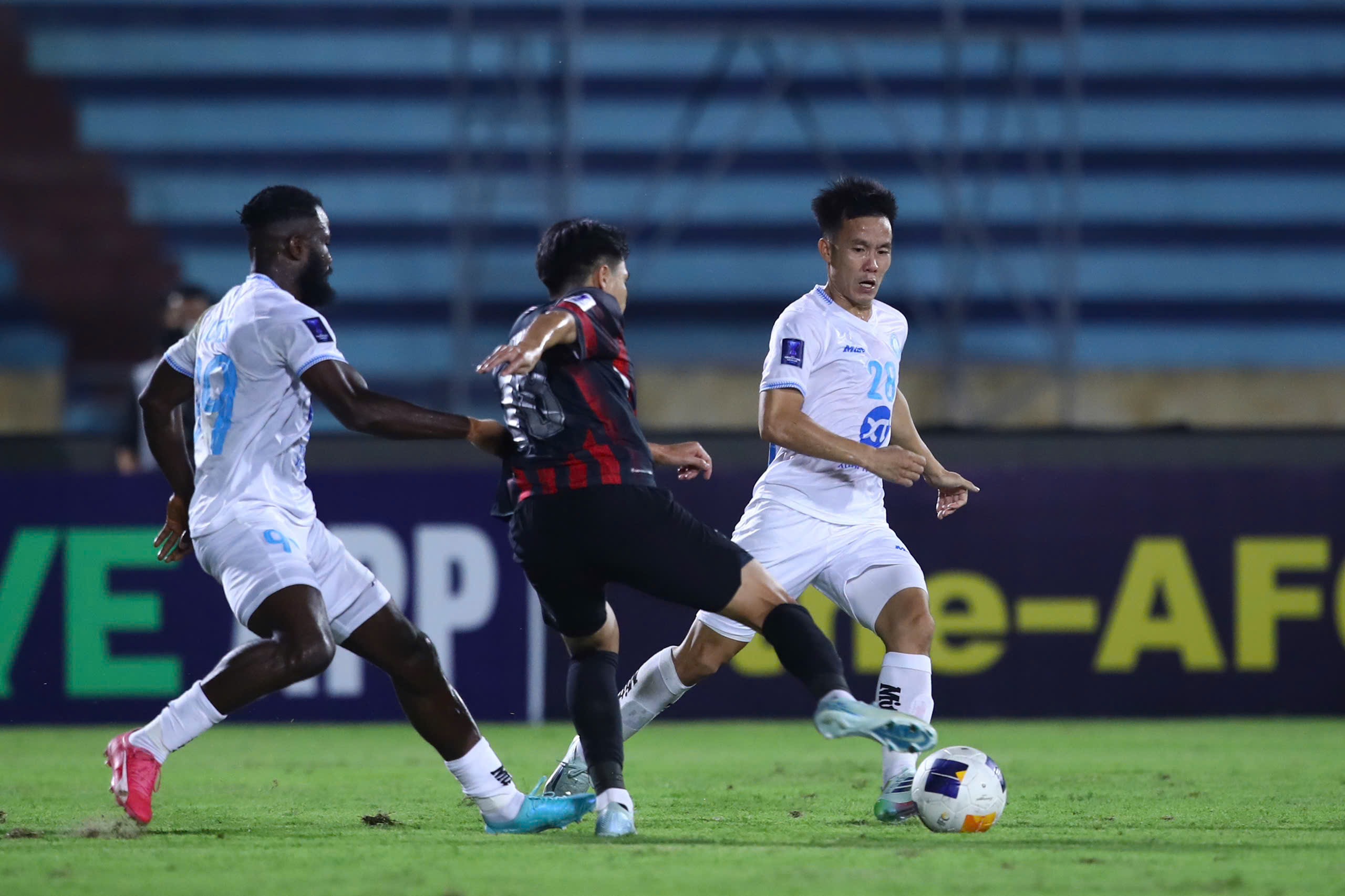 Xuân Sơn "tịt ngòi", CLB Thép Xanh Nam Định chia điểm Bangkok United - Ảnh 6.