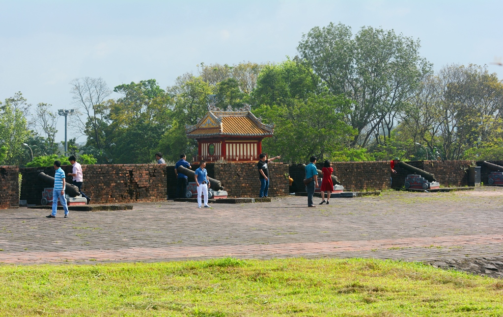 Vì sao gọi Huế là đất thần kinh, xây kinh thành Huế, nhà Nguyễn dựa trên cơ sở phong thủy như thế nào? - Ảnh 1.