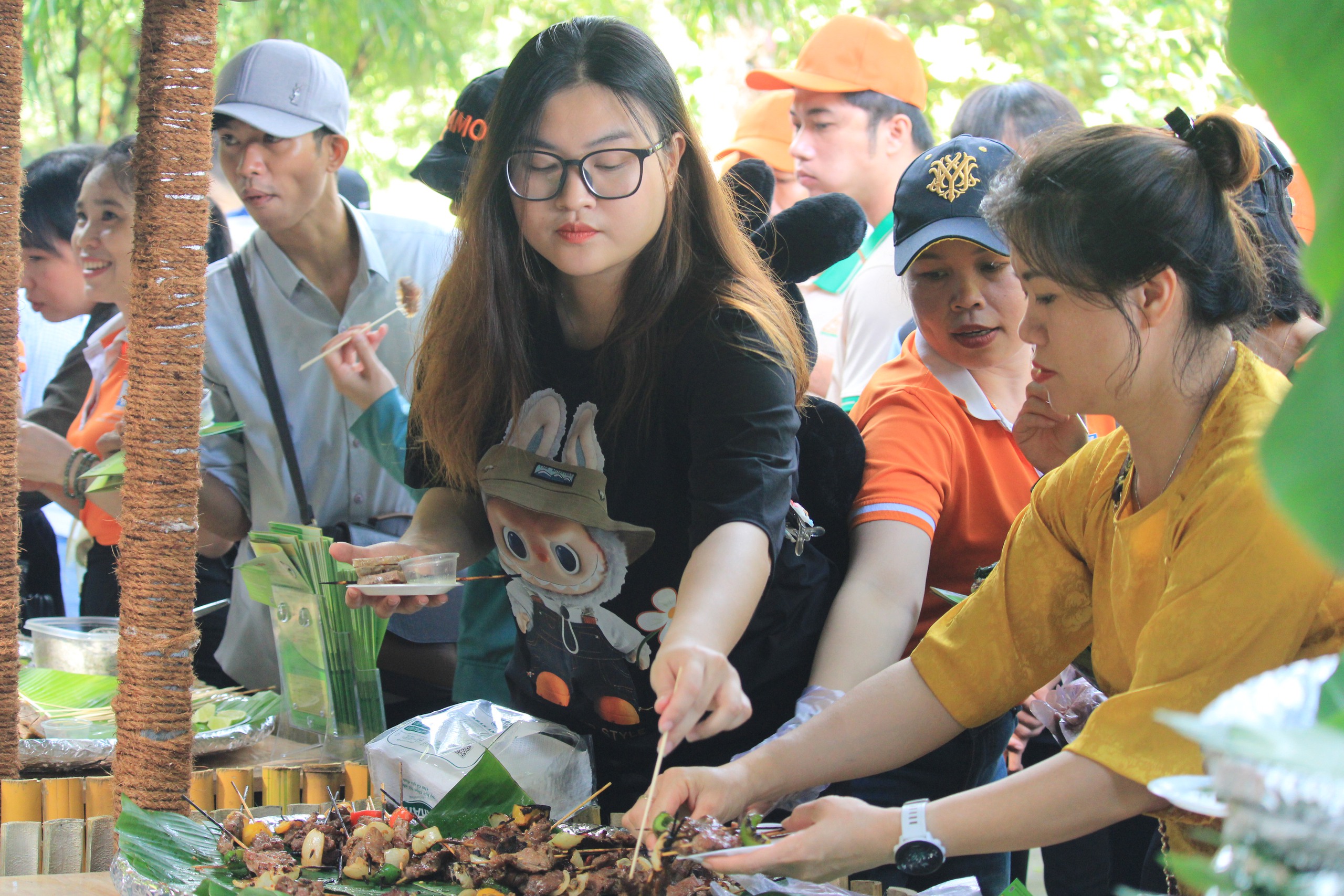 Hàng chục món ngon từ loại thịt "chim khổng lồ", nuôi như nuôi gà ta tại Ngày hội ẩm thực ở Khánh Hòa - Ảnh 7.