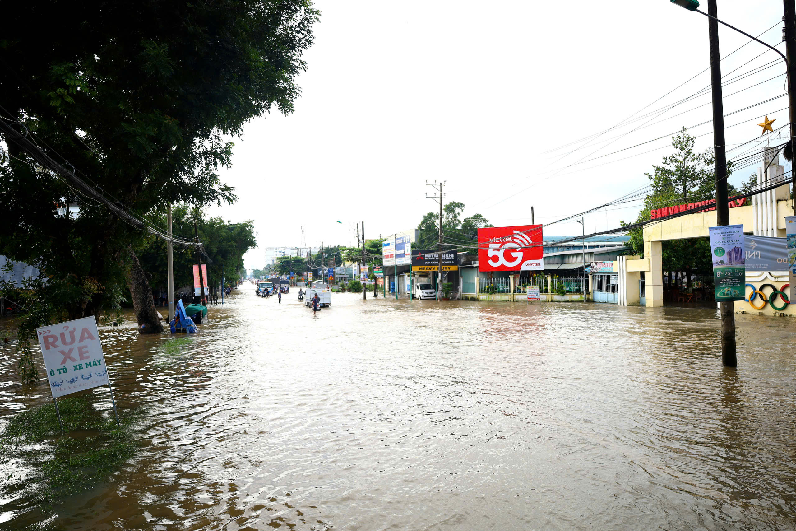 Nước ngập ở Cần Thơ: Triều cường vượt báo động III nhiều ngày liền, cuộc sống người dân đảo lộn - Ảnh 3.