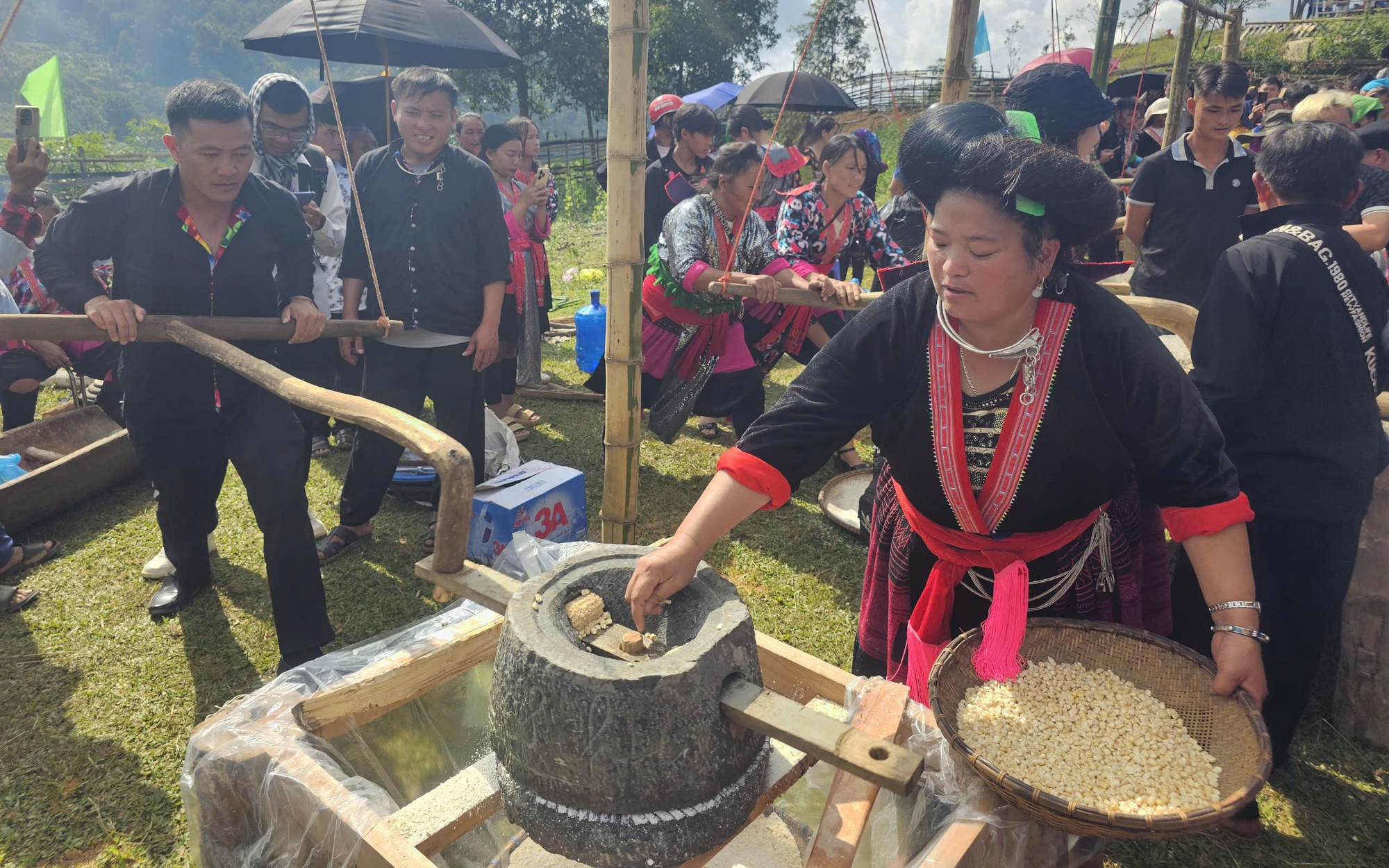 Bàn thảo giải pháp nâng vị thế và giá trị văn hoá miền cao Quảng Ngãi lan toả, vươn xa - Ảnh 2.