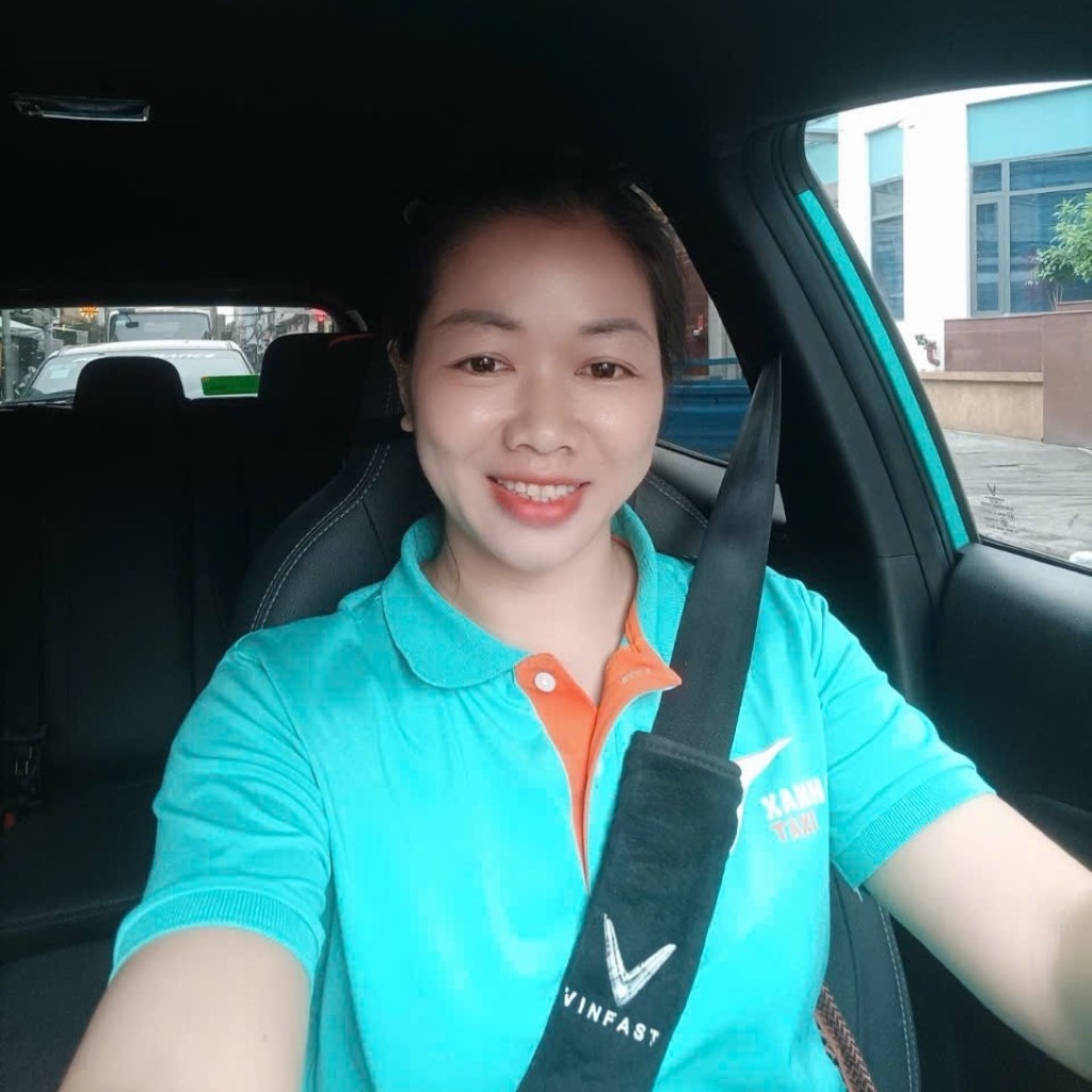 Nữ tài xế Xanh SM kể chuyện “đổi đời” nhờ taxi điện - Ảnh 2.