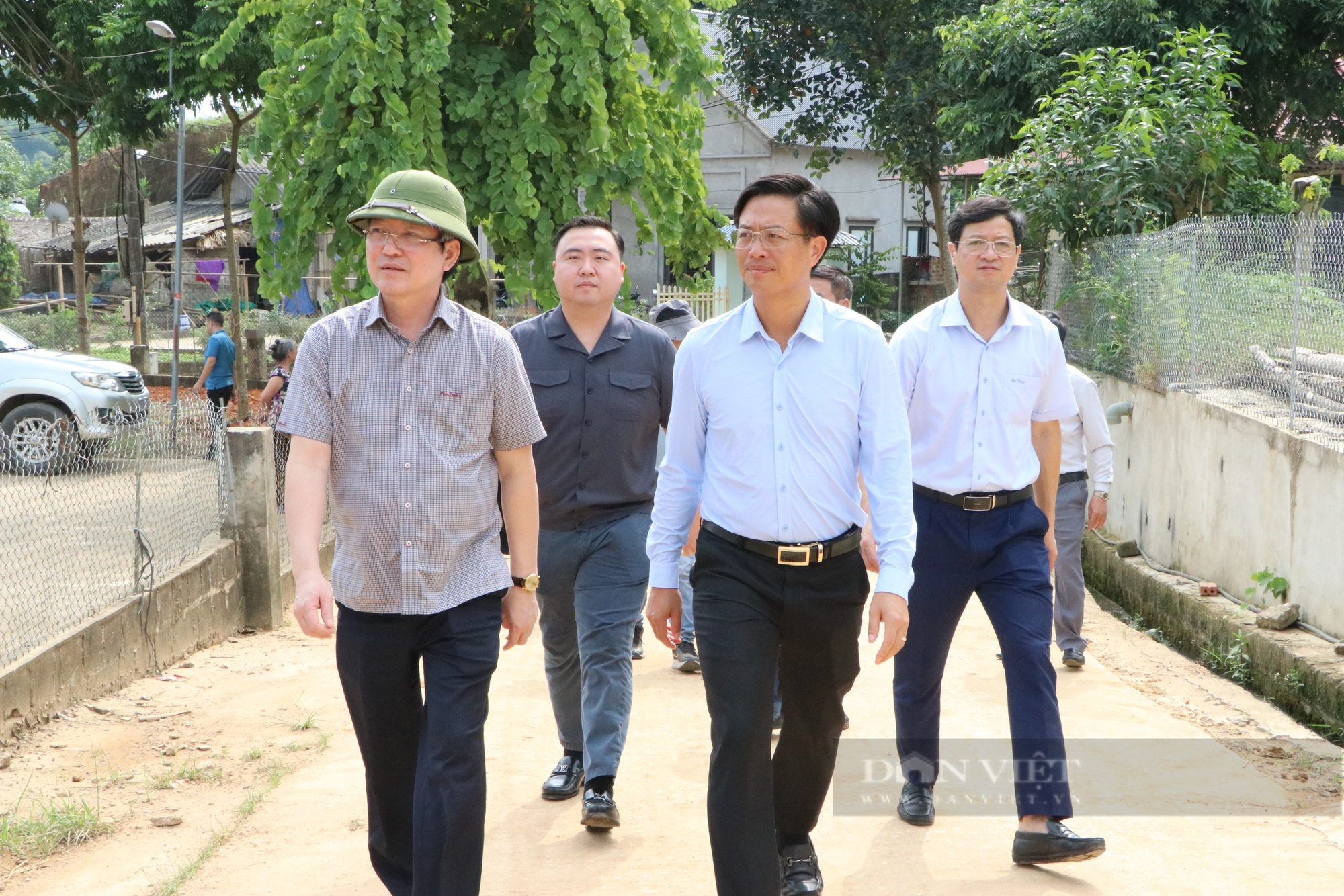 Chủ tịch Hội NDVN Lương Quốc Đoàn trao quà tại Lào Cai, Yên Bái: Sau bão... là nụ cười hạnh phúc khi có nhà mới - Ảnh 1.