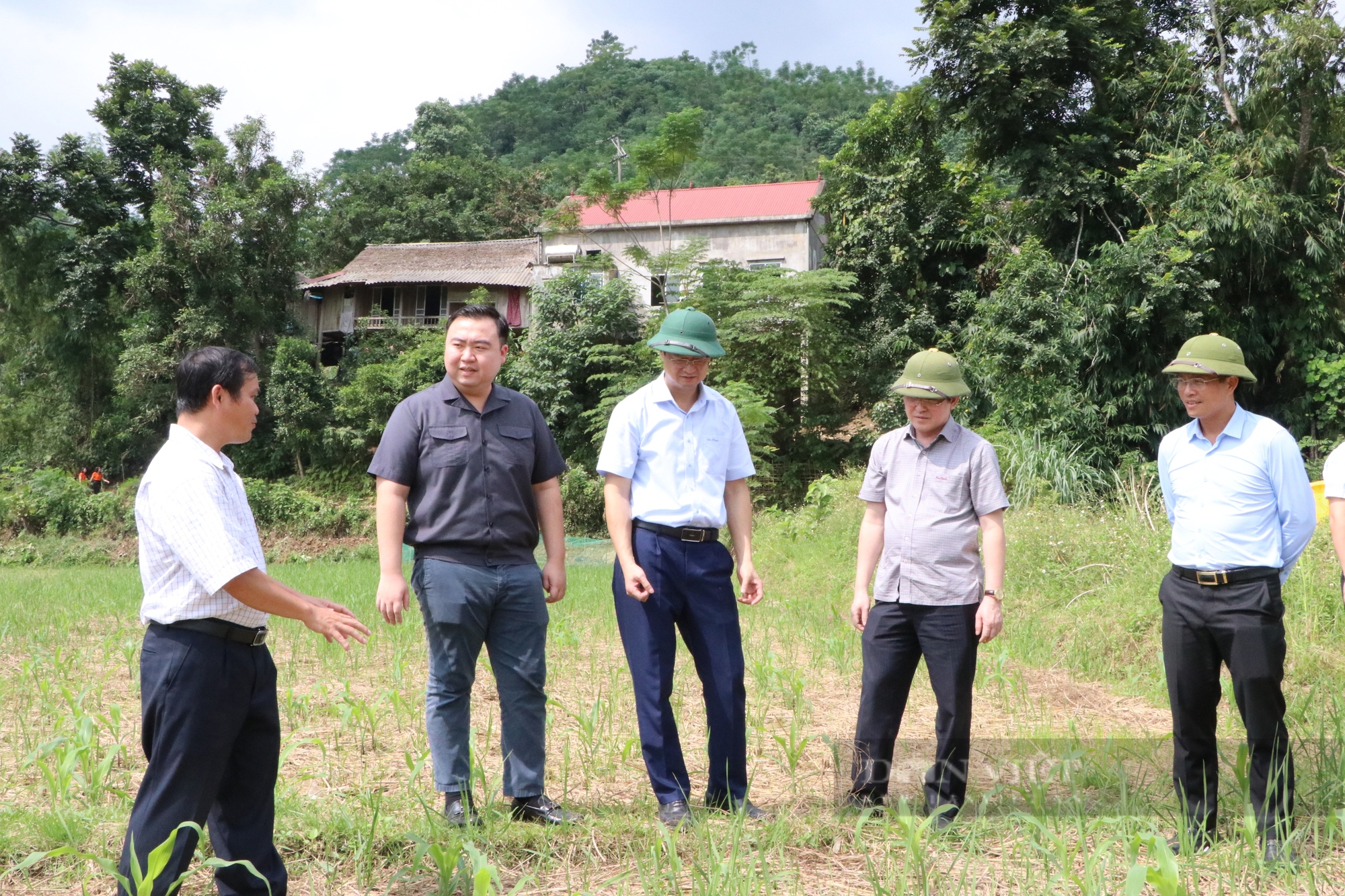 Chủ tịch Hội NDVN Lương Quốc Đoàn trao quà tại Lào Cai, Yên Bái: Sau bão... là nụ cười hạnh phúc khi có nhà mới - Ảnh 6.