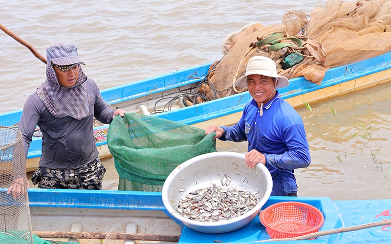 Đây là hồ nước ngọt nhân tạo mới nhất của tỉnh Bình Thuận, cảnh sắc đẹp như phim - Ảnh 1.