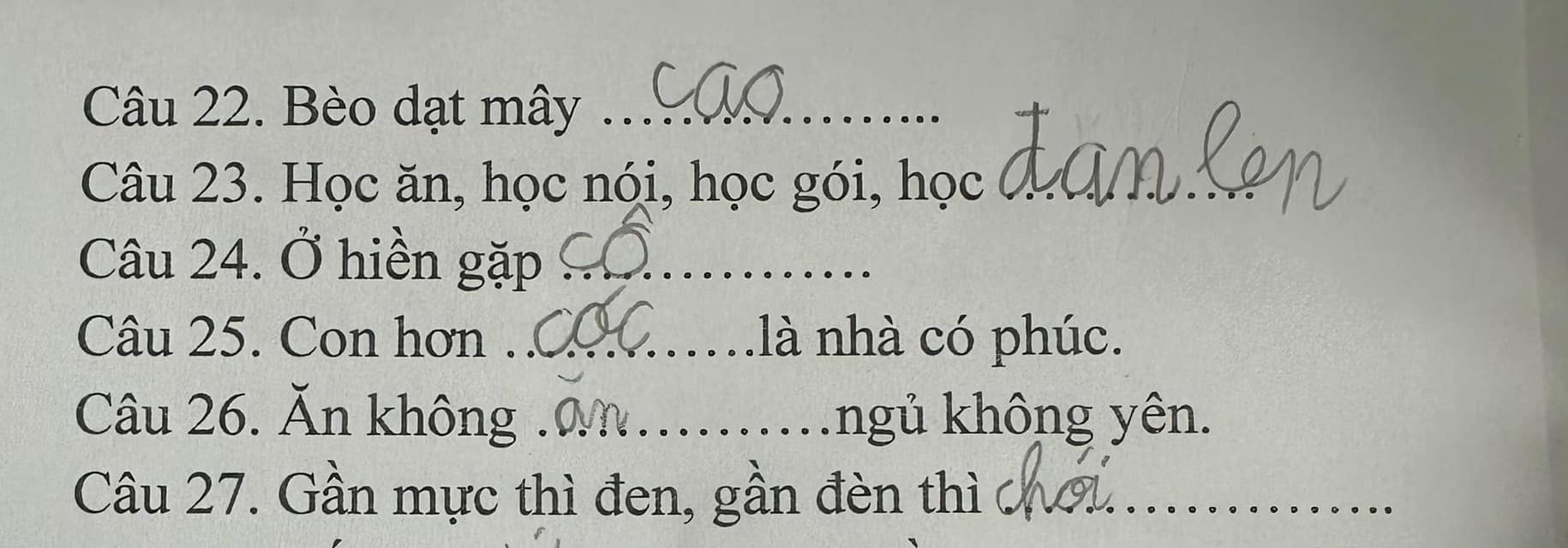 “Cười đau bụng” bài tập Tiếng Việt của học sinh tiểu học: "Của ít lòng đào", "Con người là đầu cơ nghiệp”- Ảnh 11.