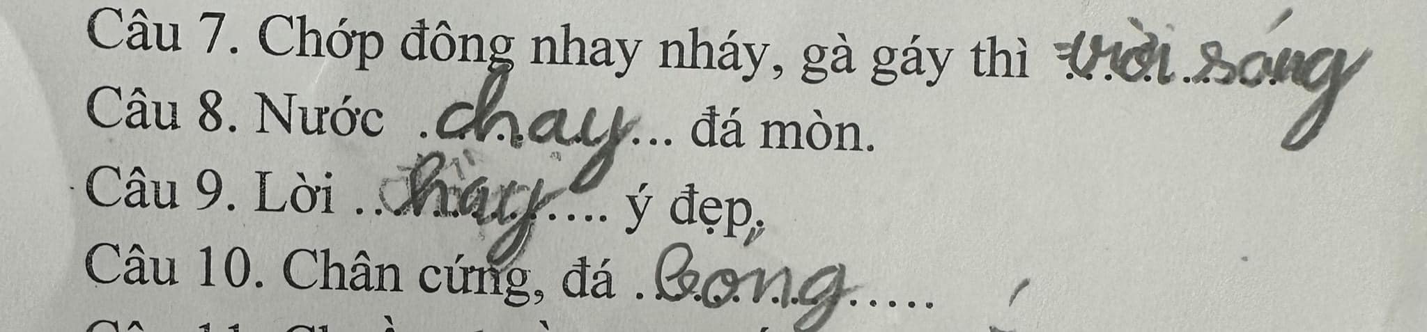 “Cười đau bụng” bài tập Tiếng Việt của học sinh tiểu học: "Của ít lòng đào", "Con người là đầu cơ nghiệp”- Ảnh 3.