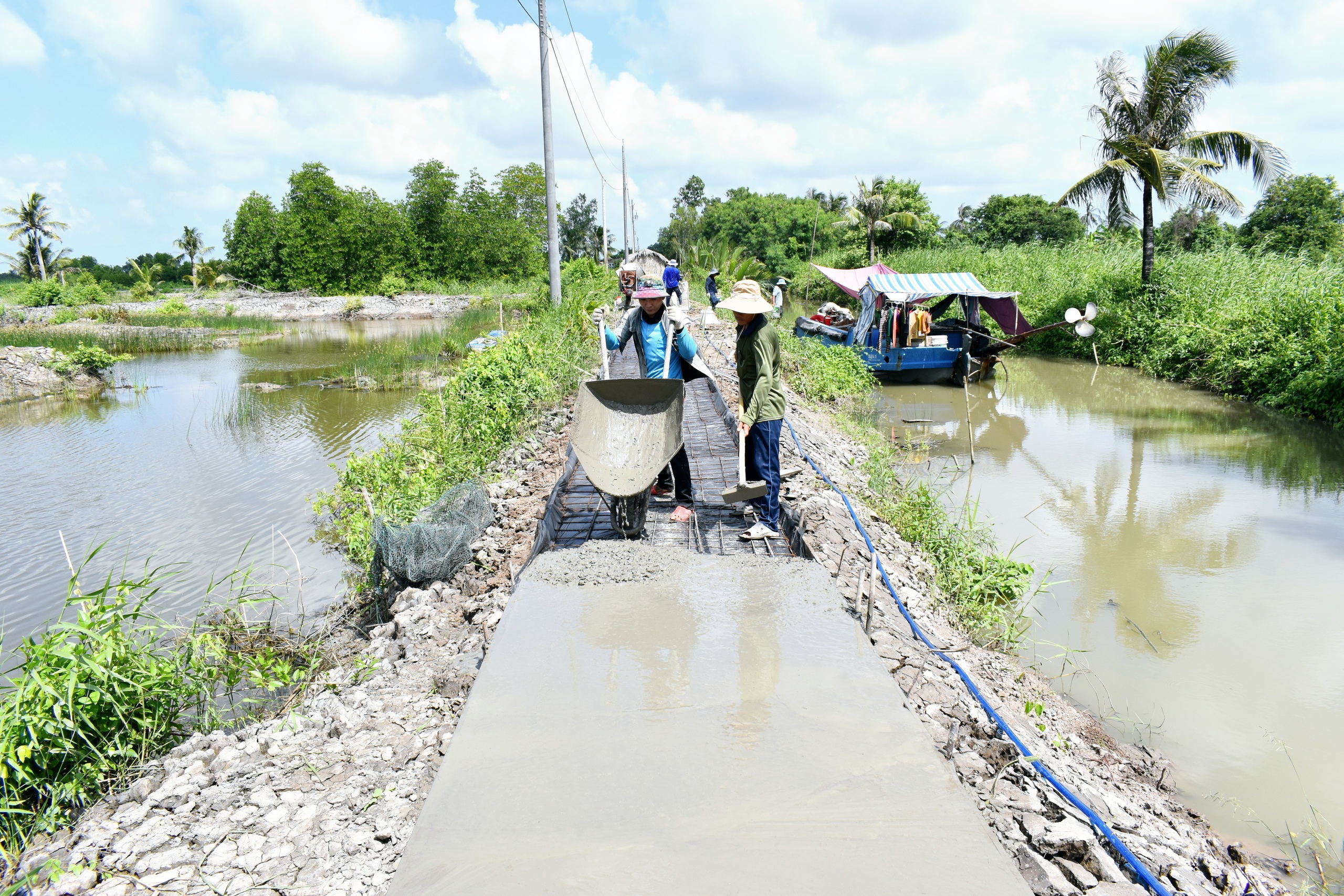 Cà Mau: Huyện Phú Tân quyết tâm giữ vững danh hiệu xã đạt chuẩn Nông thôn mới  - Ảnh 3.