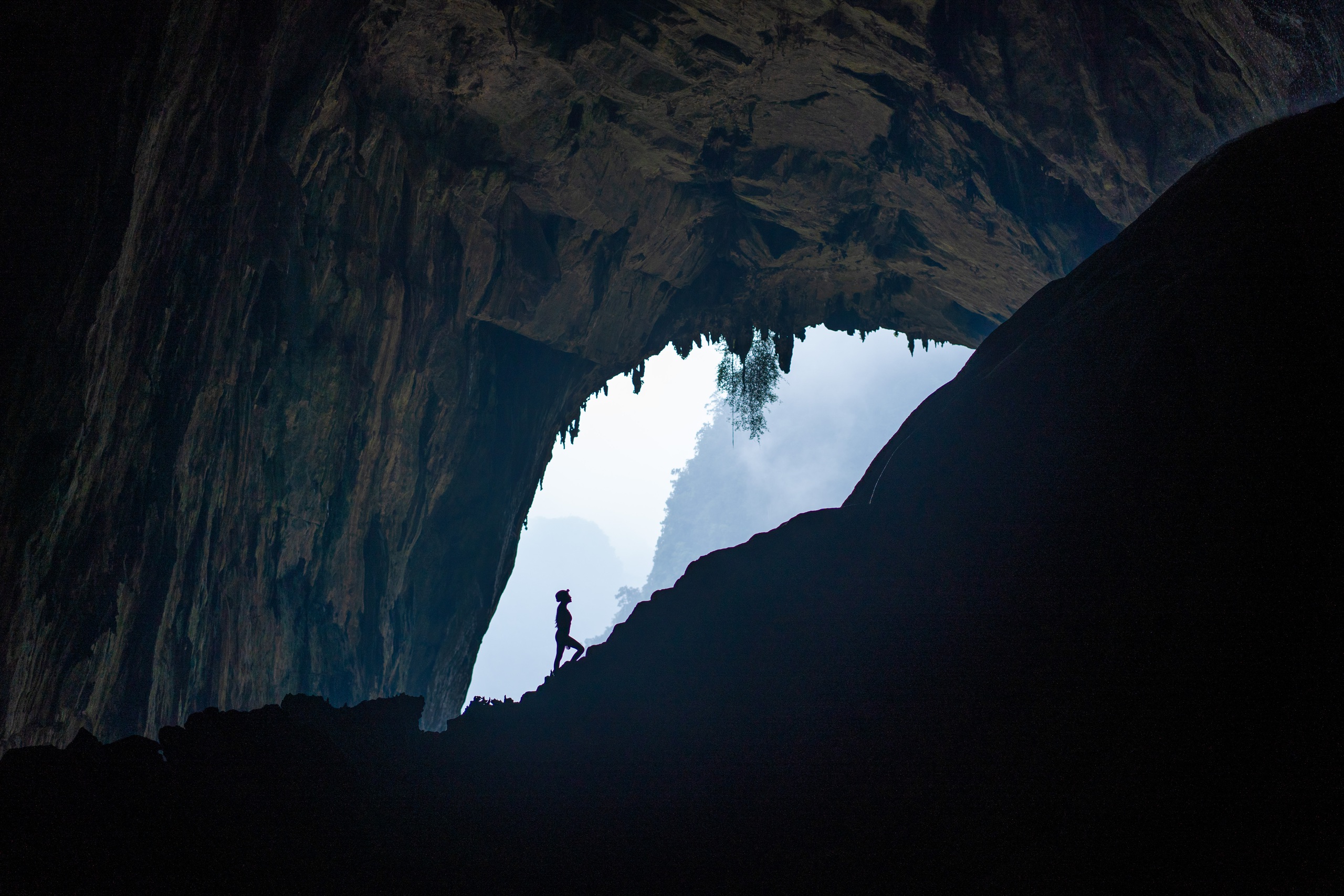 Trekking Hang Én - hang có niên đại 3 triệu năm tuổi ở Quảng Bình - Ảnh 2.