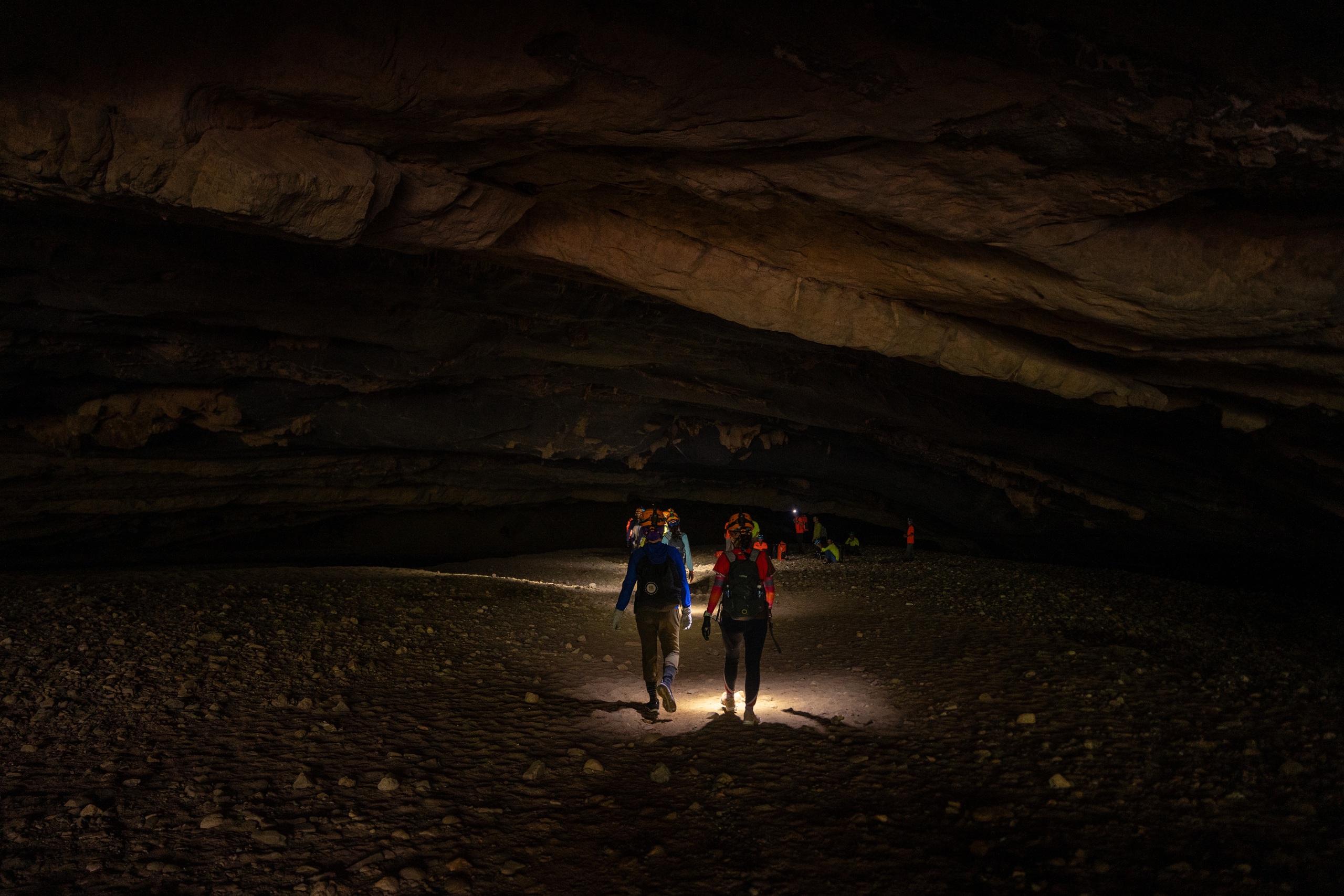 Trekking Hang Én - hang có niên đại 3 triệu năm tuổi ở Quảng Bình - Ảnh 3.