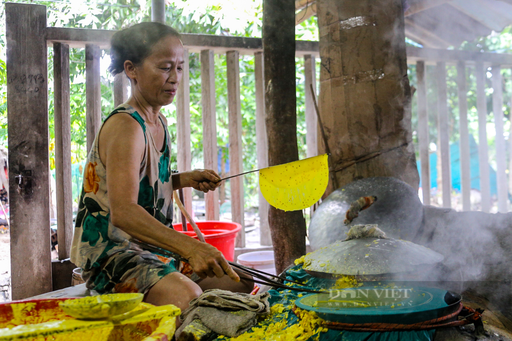 Khám phá làng nghề bánh tráng 300 năm tuổi ở cố đô Huế - Ảnh 11.