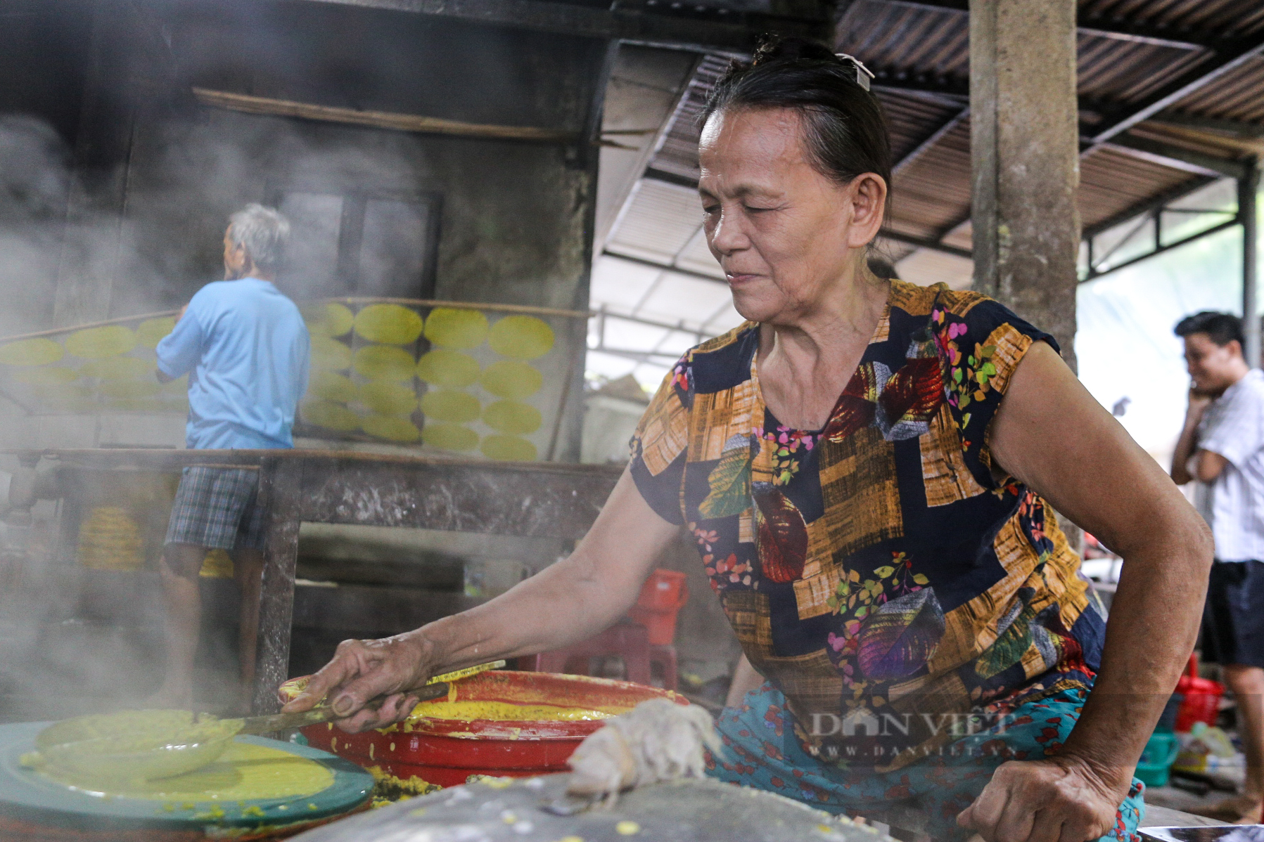 Khám phá làng nghề bánh tráng 300 năm tuổi ở cố đô Huế - Ảnh 3.