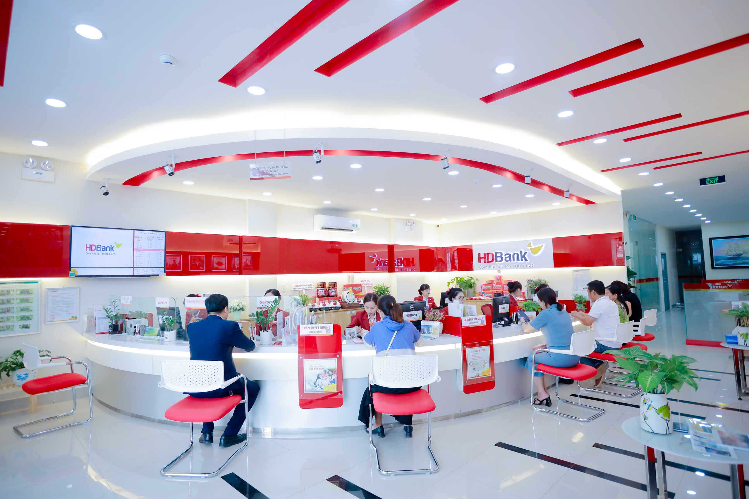 HDBank đồng loạt triển khai các hoạt động đồng hành cùng khách hàng bị ảnh hưởng bởi bão lũ - Ảnh 3.