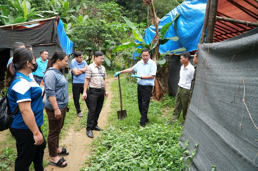 Hội viên nông dân Lào Cai thăm quan chia sẻ kinh nghiệm mô hình xử lý rác thải hữu cơ - Ảnh 2.