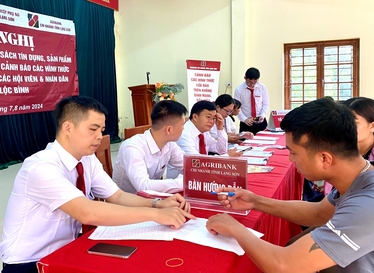 Những đổi thay sau Hội nghị Thủ tướng đối thoại với nông dan năm 2023: "Bơm" 3,7 triệu tỷ đồng cho nông nghiệp, nông thôn - Ảnh 1.