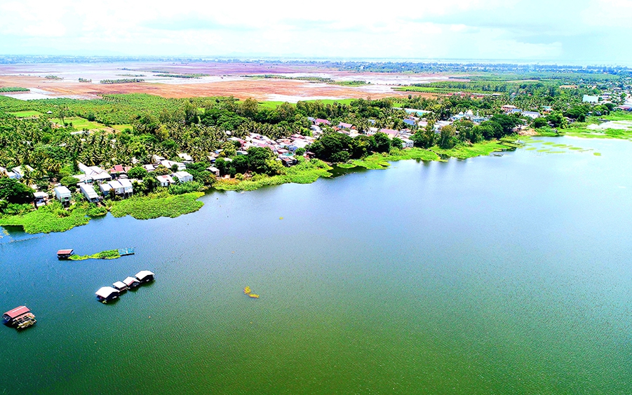 Du lịch đất Long An, qua nhà cổ trăm cột, cảng quốc tế, vườn nuôi động vật hoang dã - Ảnh 9.