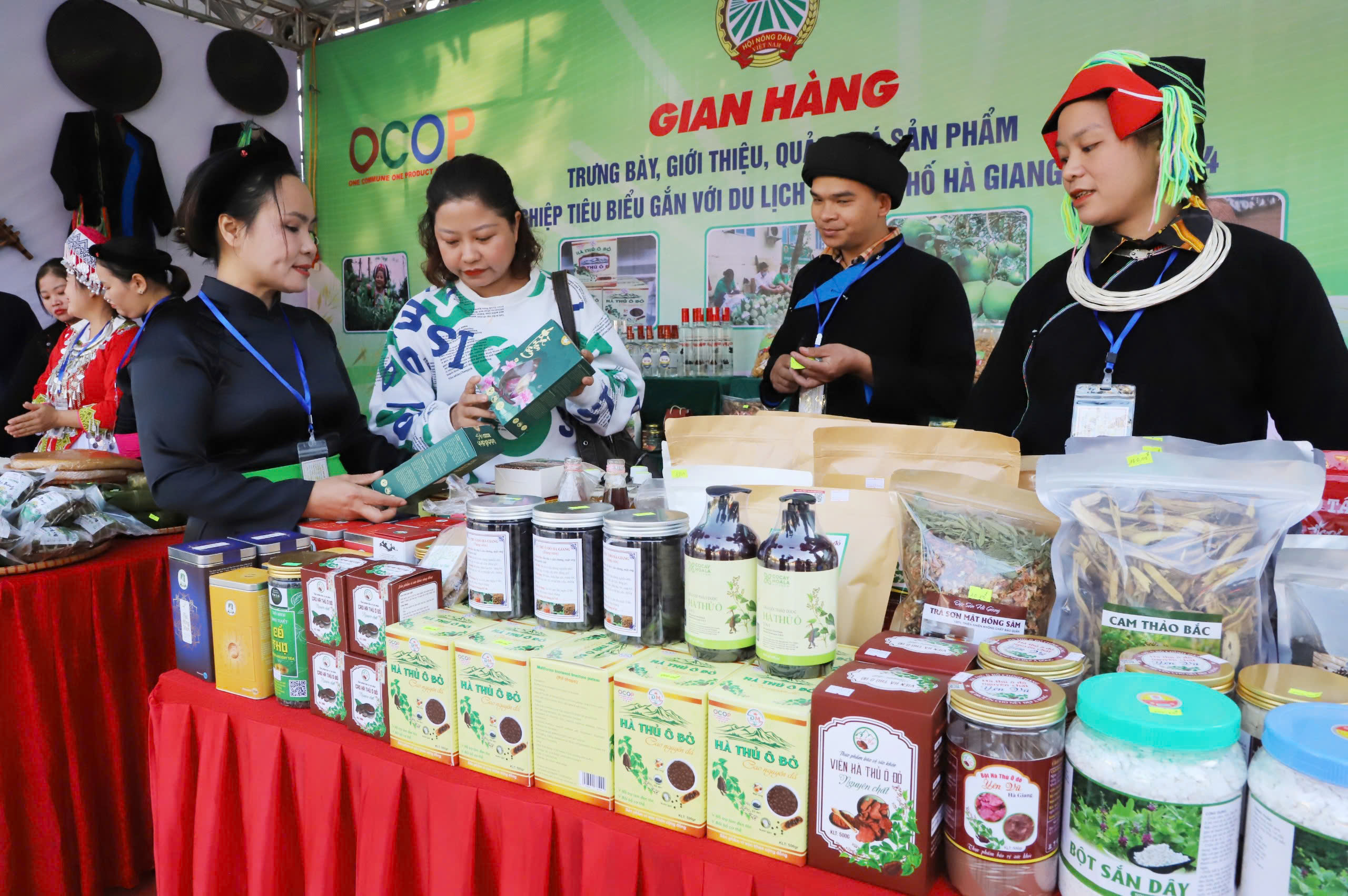 Hội thi Biểu tượng chợ vùng cao, quảng bá sản phẩm của vùng đồng bào DTTS và miền núi tỉnh Hà Giang - Ảnh 1.