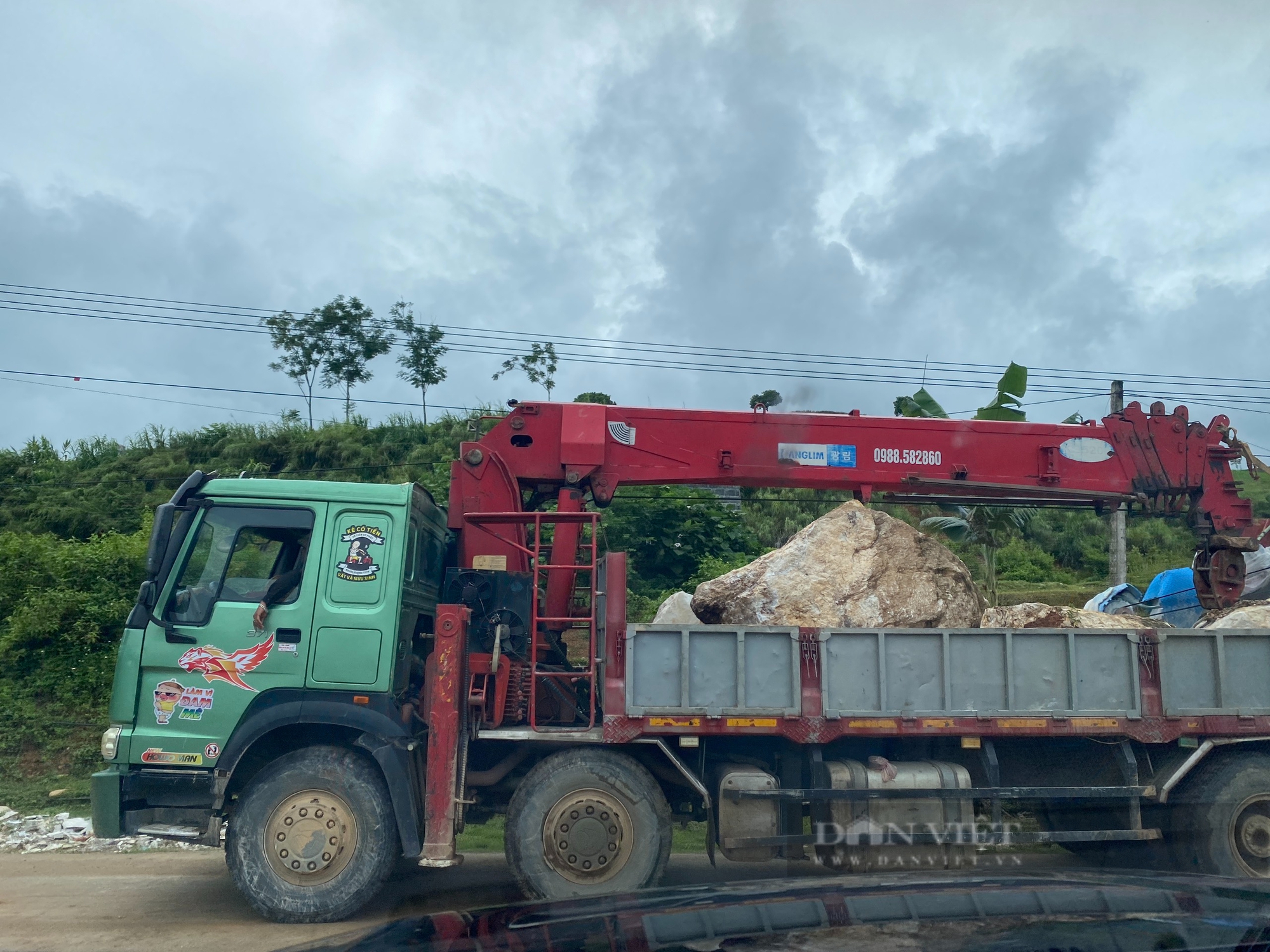 Chủ tịch UBND tỉnh Yên Bái: Bị động, thiếu quyết liệt trong bảo vệ “Những ngọn núi sắc màu” - Ảnh 8.