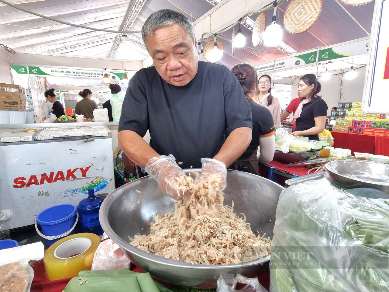 La liệt đặc sản ngon từ các vùng miền hội tụ về Quảng trường Lam Sơn Thanh Hóa- Ảnh 5.