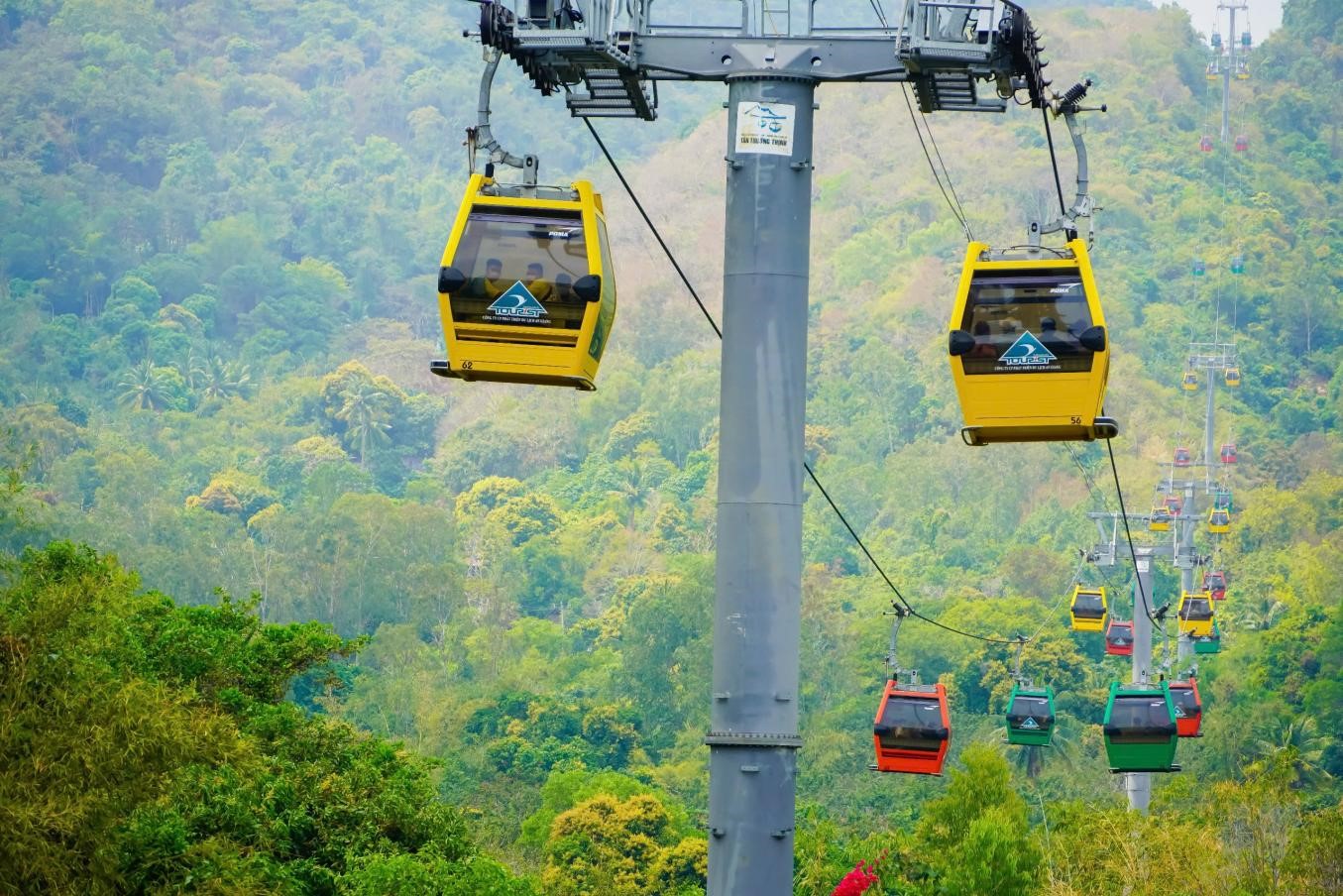 Lên cáp treo núi Cấm để "cưỡi gió, vờn mây" chinh phục "nóc nhà" miền Tây- Ảnh 1.