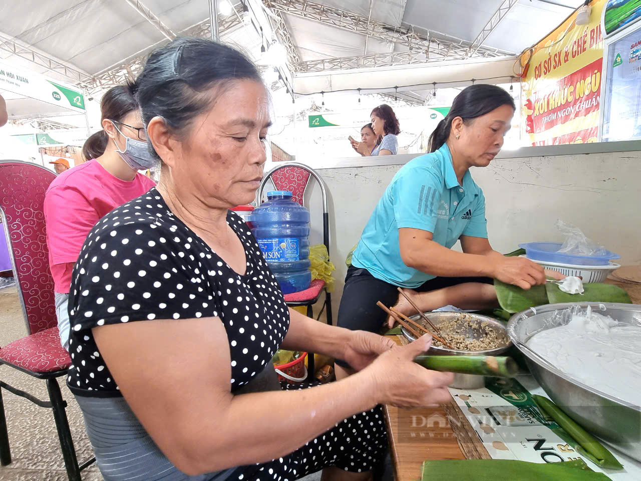 Thứ bánh nổi tiếng ở Thanh Hóa nghe tên rất tò mò, nhưng ăn vào thơm ngon hết nước chấm - Ảnh 5.