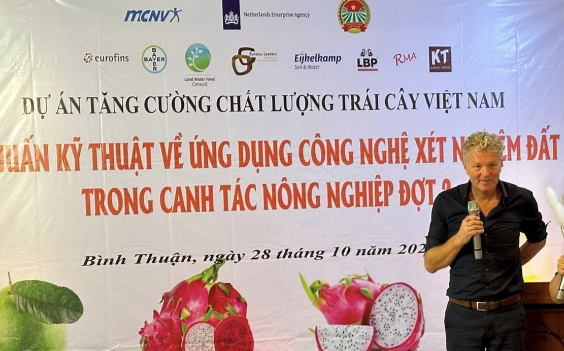 Hội Nông dân tỉnh Bình Thuận tổ chức tập huấn kỹ thuật về kết quả phân tích xét nghiệm đất - Ảnh 2.