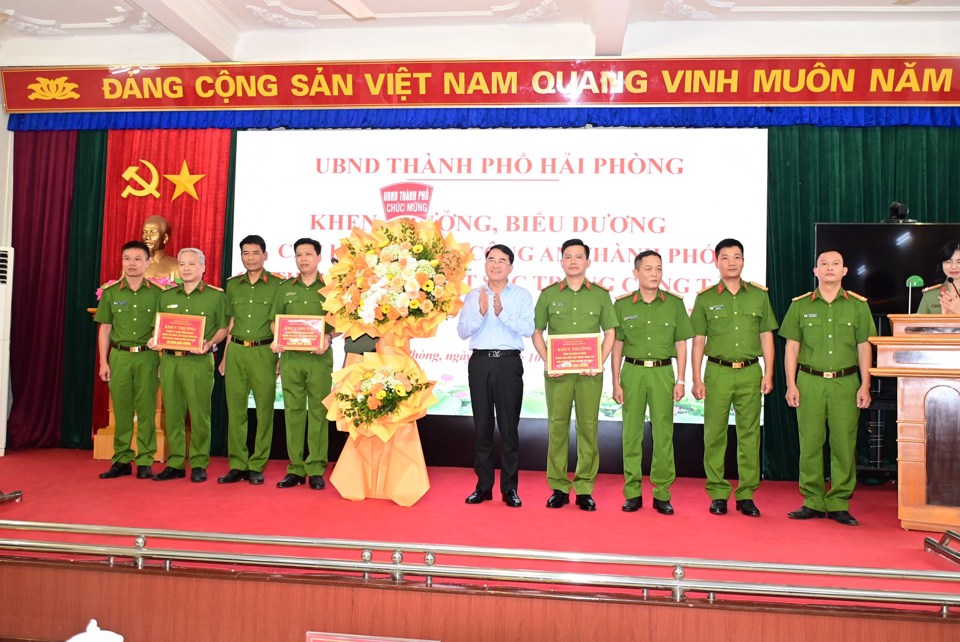 Vụ Bình “đen” nổ súng vừa bị khởi tố ở Hải Phòng, có thể bị xử lý sao?- Ảnh 2.