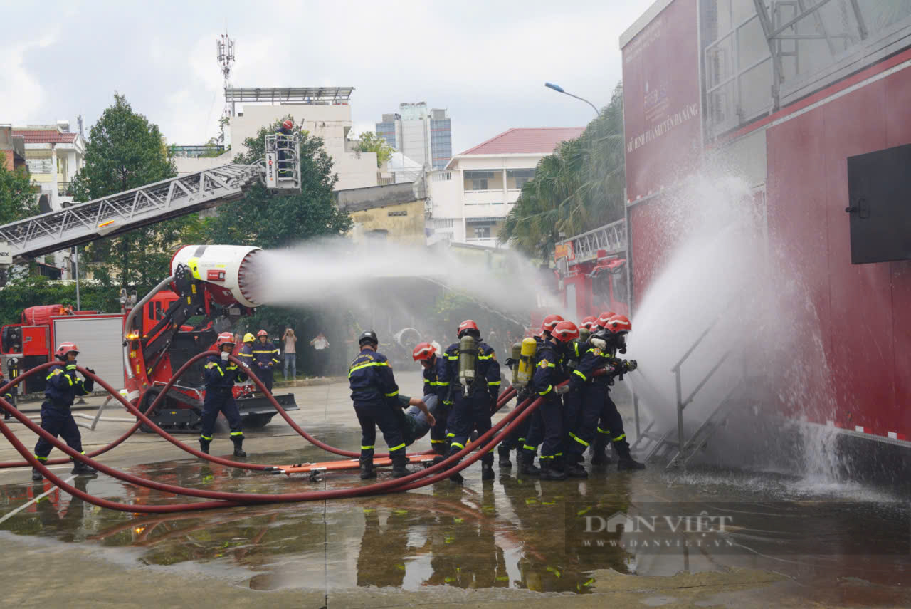 TP.HCM chính thức có thêm 2 tổ cảnh sát trên cạn và dưới nước có kỹ năng cao, lực lượng chiến đấu mũi nhọn - Ảnh 3.