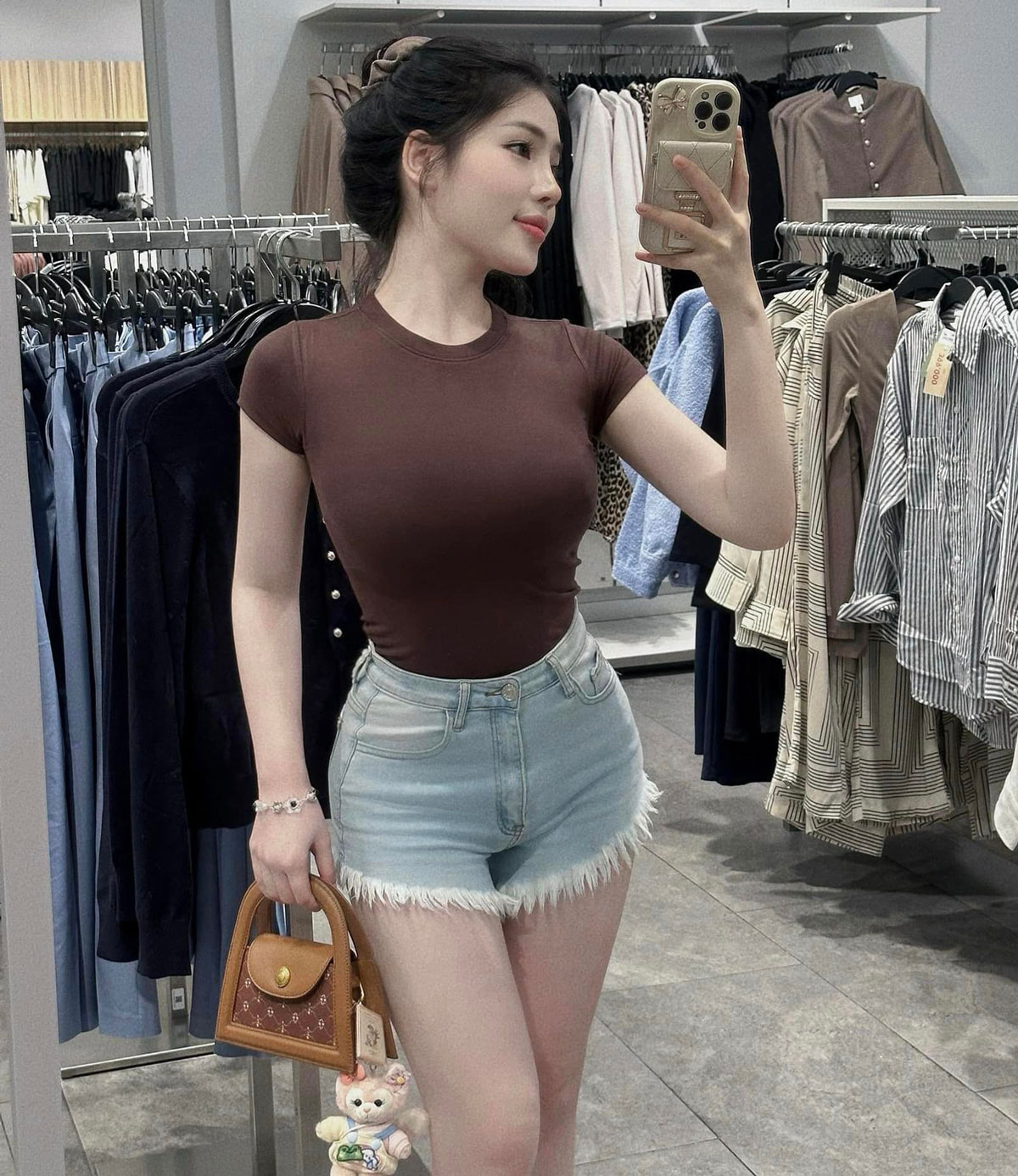 Bạn gái Nguyễn Quốc Việt: Là hot girl nổi tiếng, nhan sắc tuyệt trần - Ảnh 11.