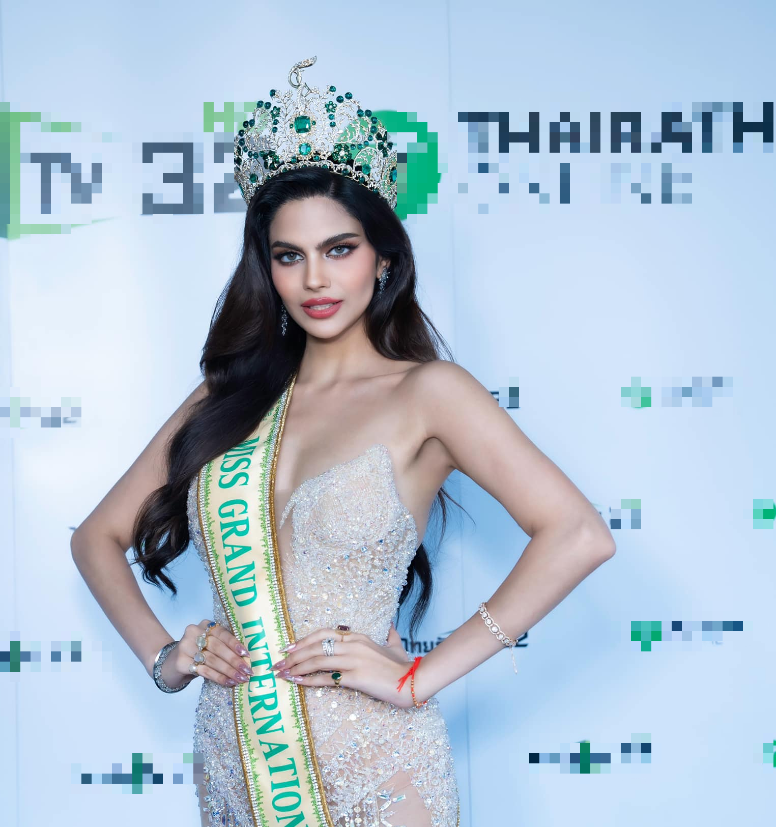 Nhan sắc xinh đẹp đầy mê hoặc của mẹ và em gái tân Miss Grand International 2024 gây ngỡ ngàng- Ảnh 18.