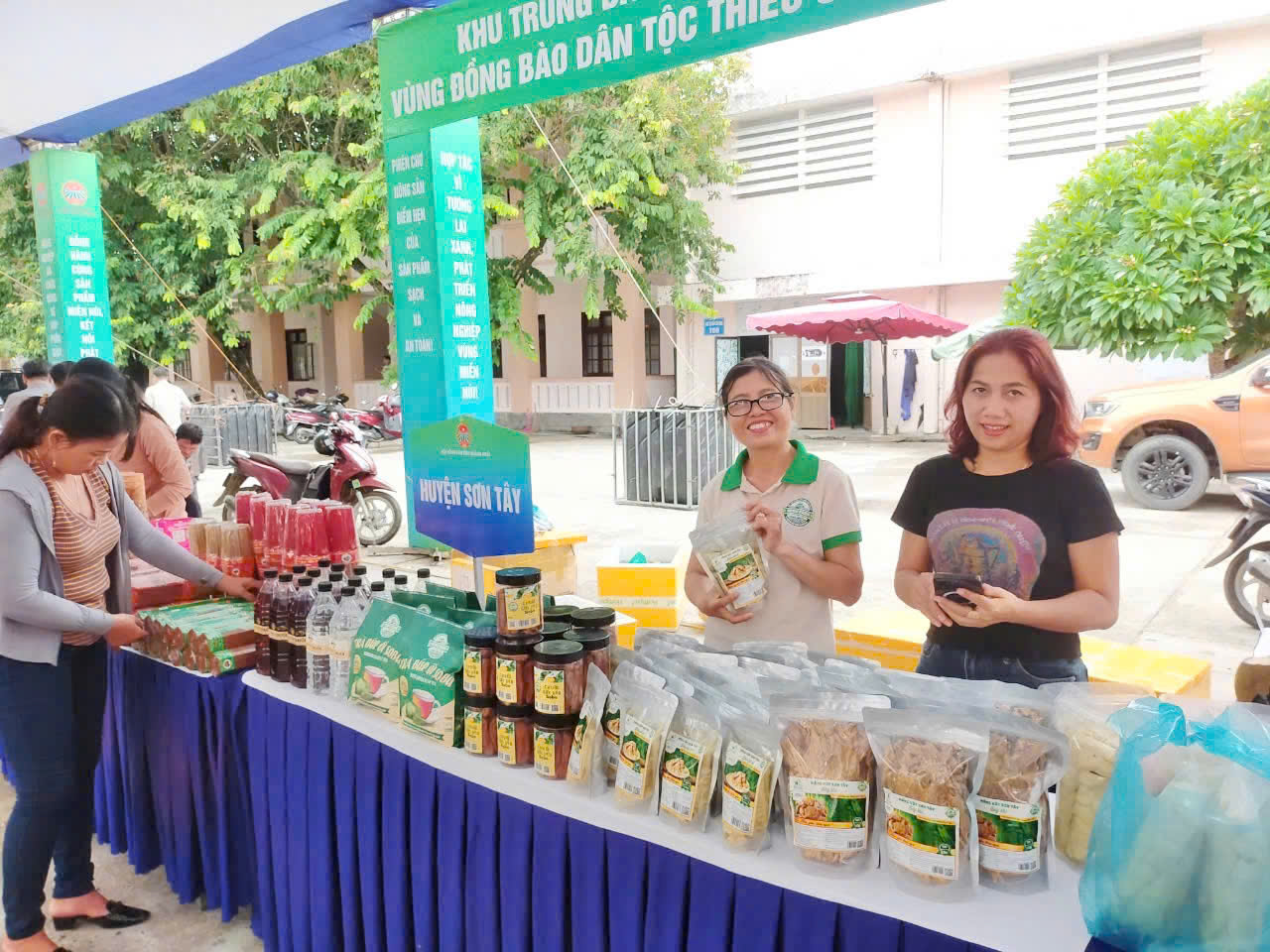 Hội Nông dân tỉnh Quảng Ngãi tạo “cầu nối” giúp nông dân miền núi tiêu thụ sản phẩm OCOP - Ảnh 1.